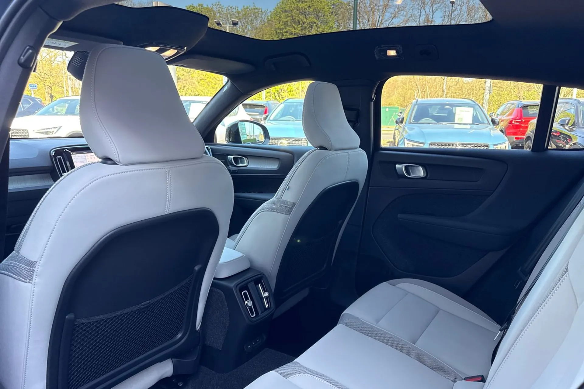 Volvo EC40 thumbnail image number 31