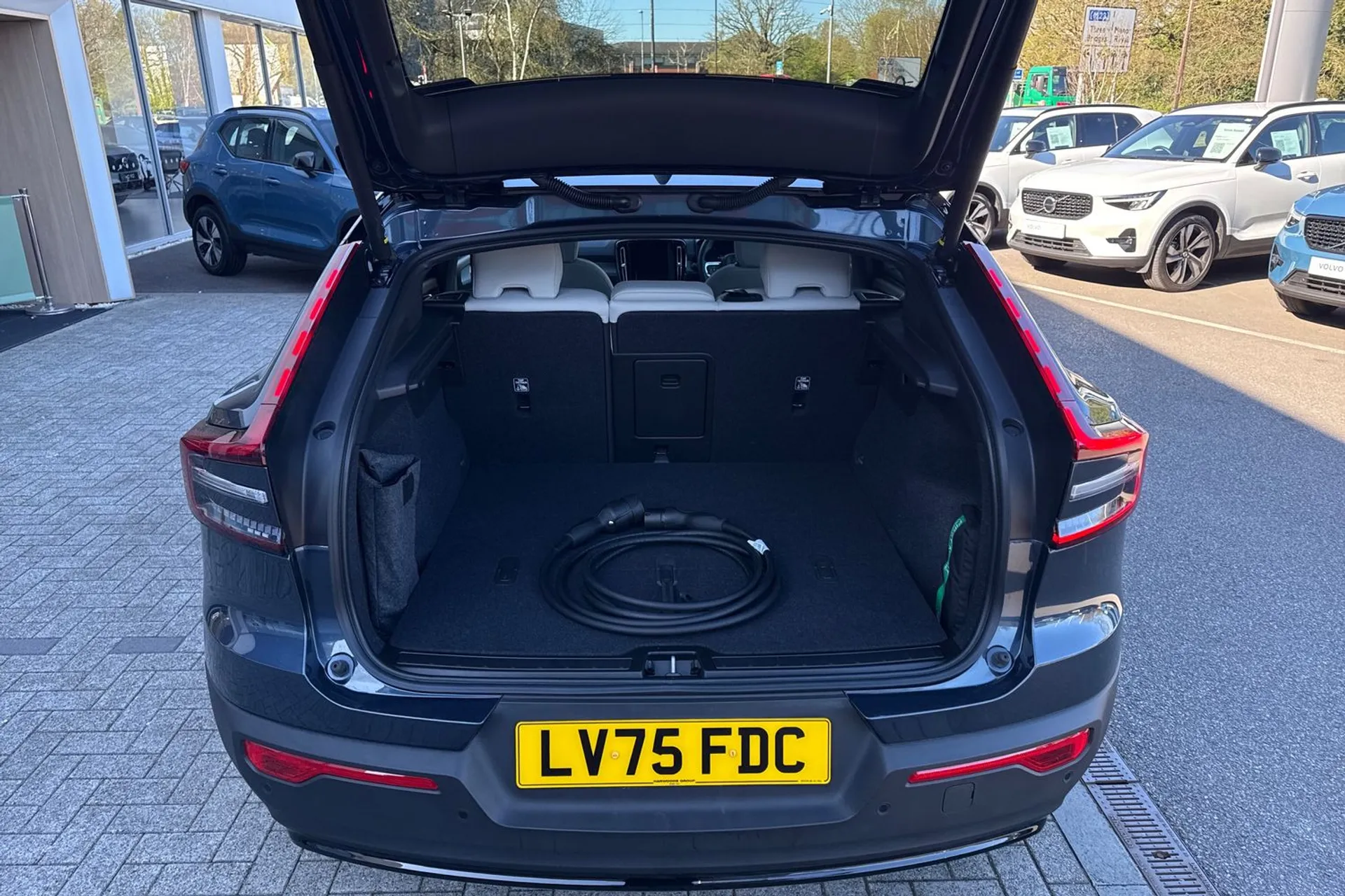 Volvo EC40 thumbnail image number 20