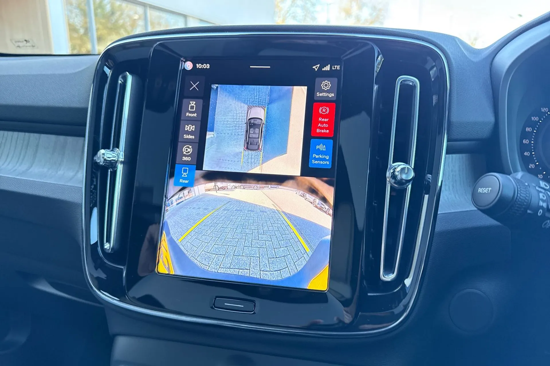 Volvo EC40 thumbnail image number 38