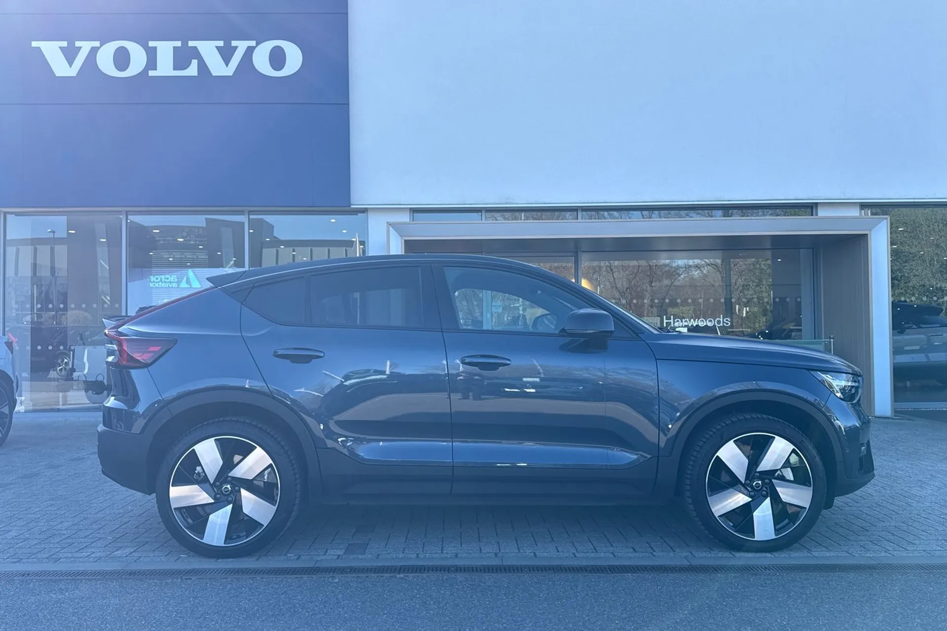 Volvo EC40 thumbnail image number 2