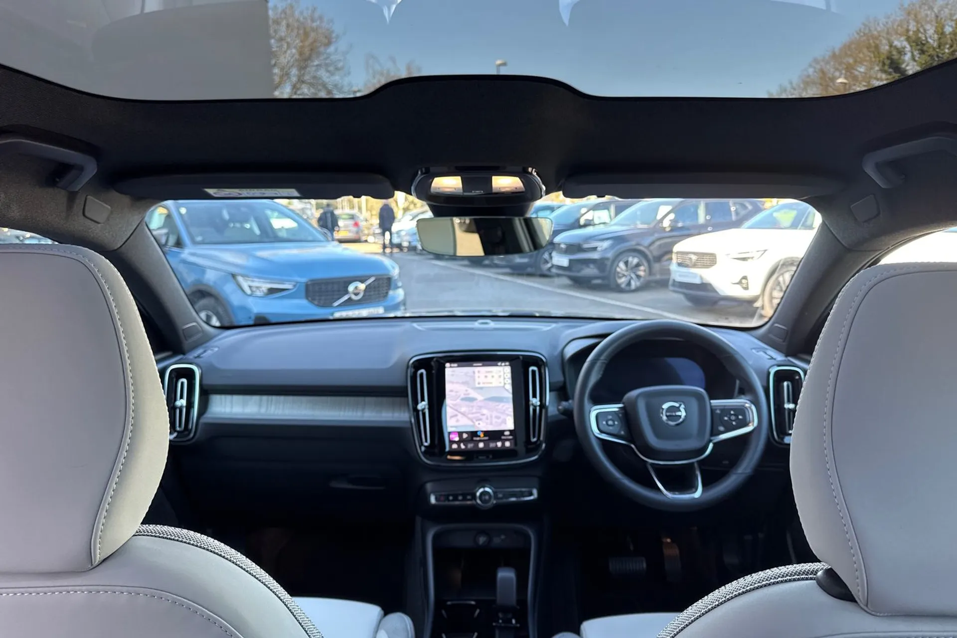 Volvo EC40 thumbnail image number 3