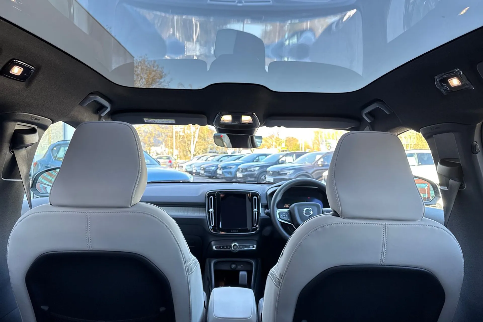 Volvo EC40 thumbnail image number 22