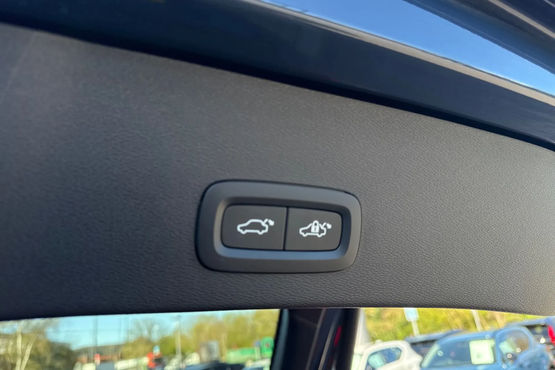 Volvo EC40 thumbnail image number 21