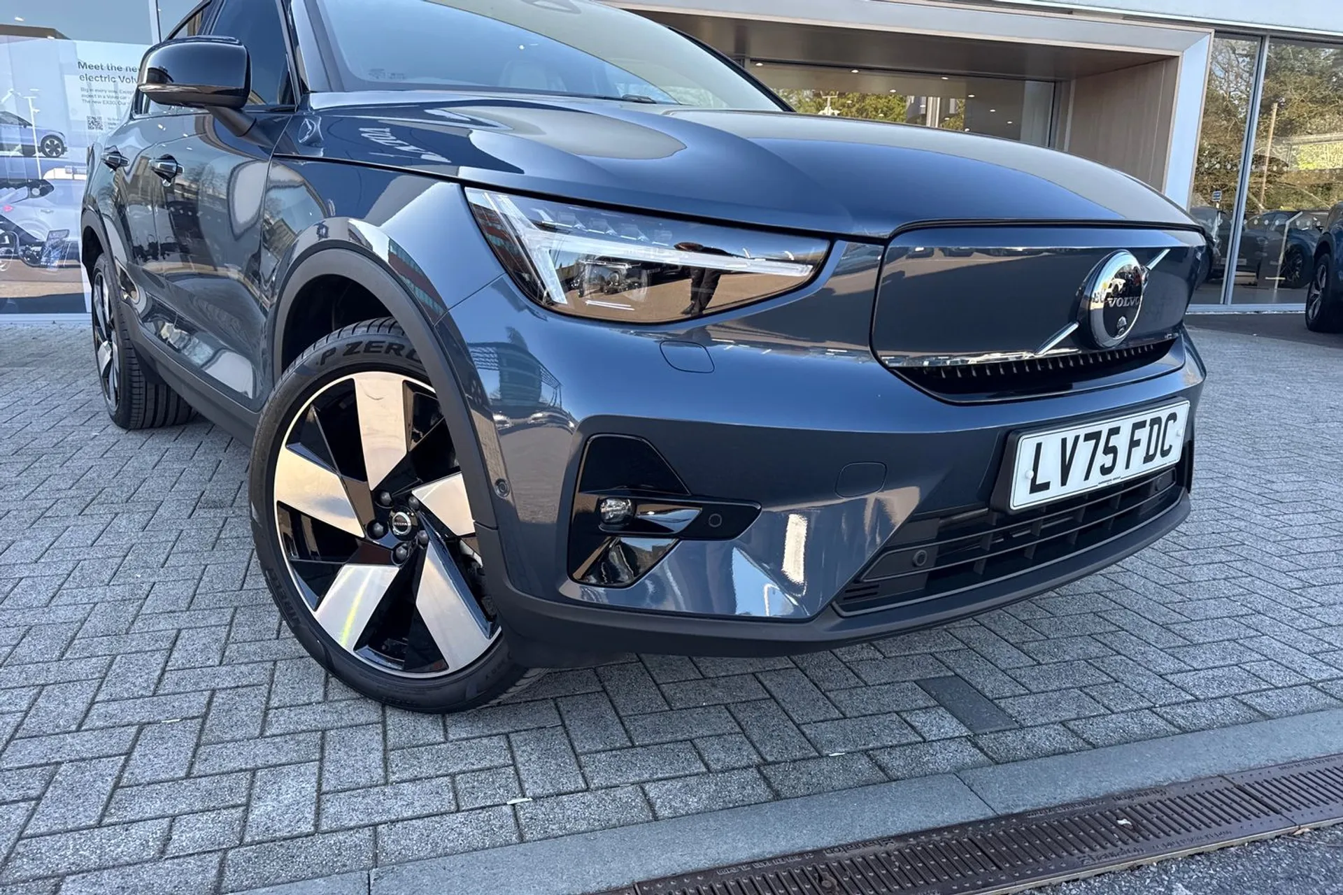 Volvo EC40 thumbnail image number 7