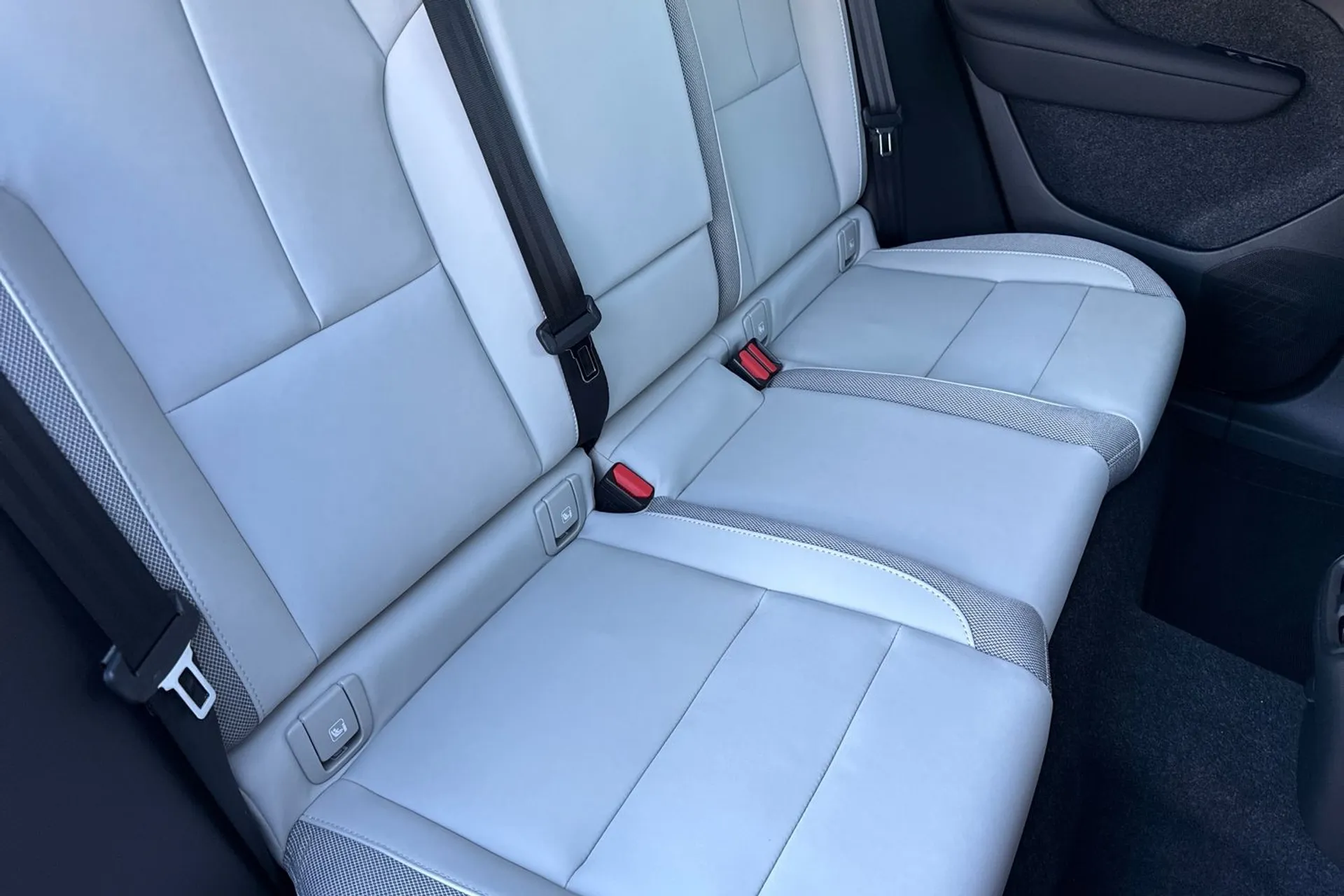 Volvo EC40 thumbnail image number 25