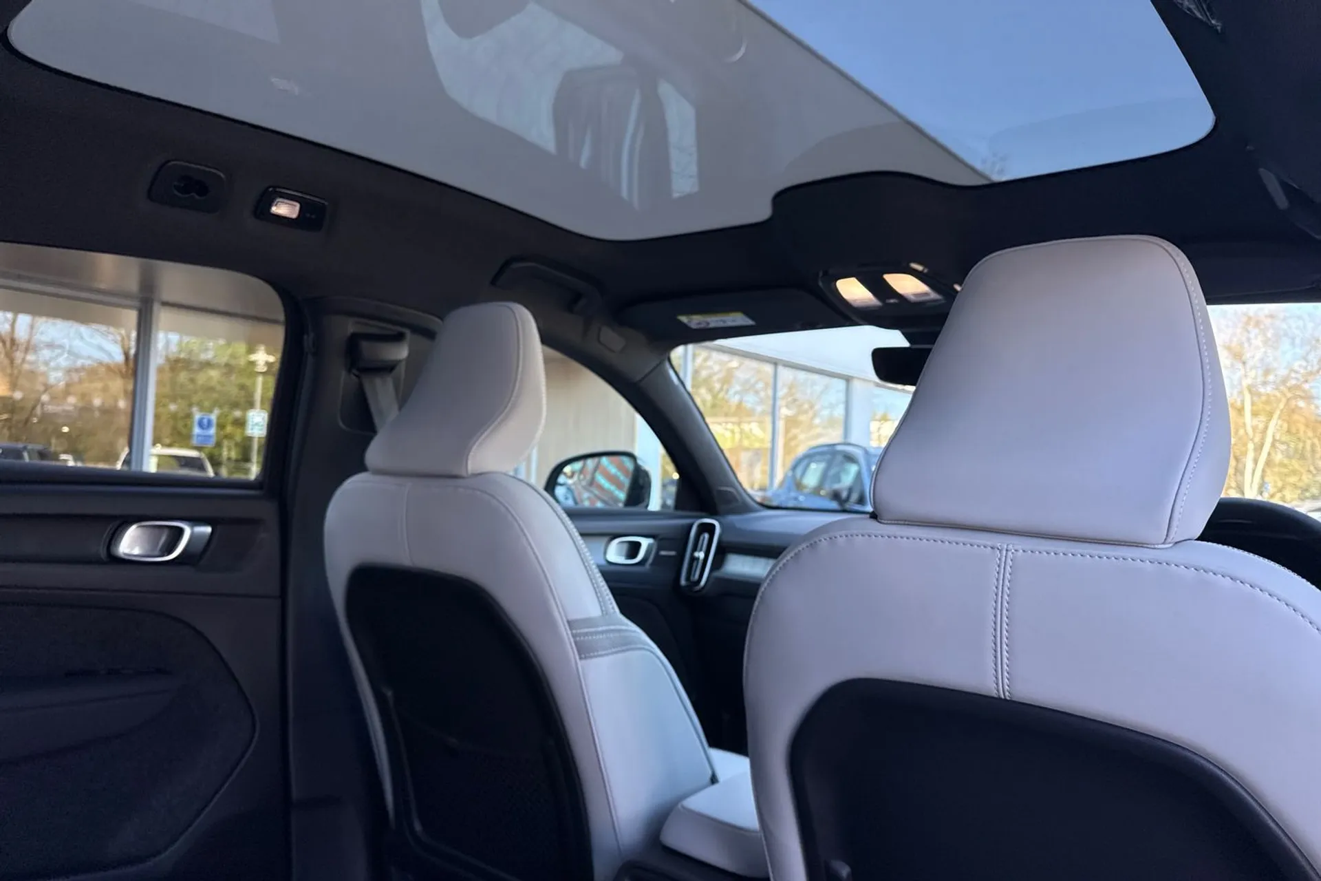 Volvo EC40 thumbnail image number 24