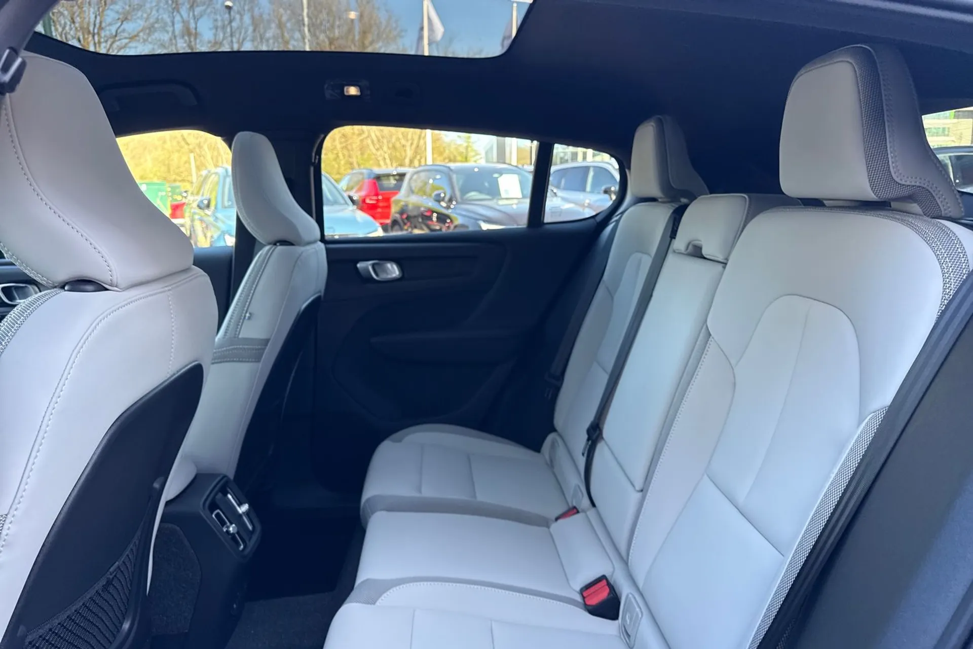 Volvo EC40 thumbnail image number 30