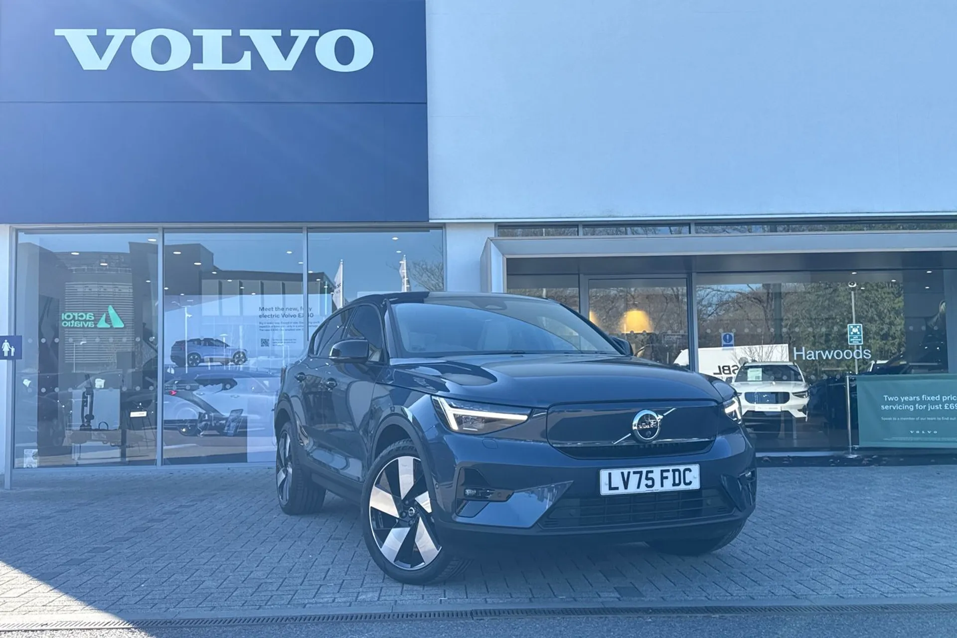 Volvo EC40 focused image