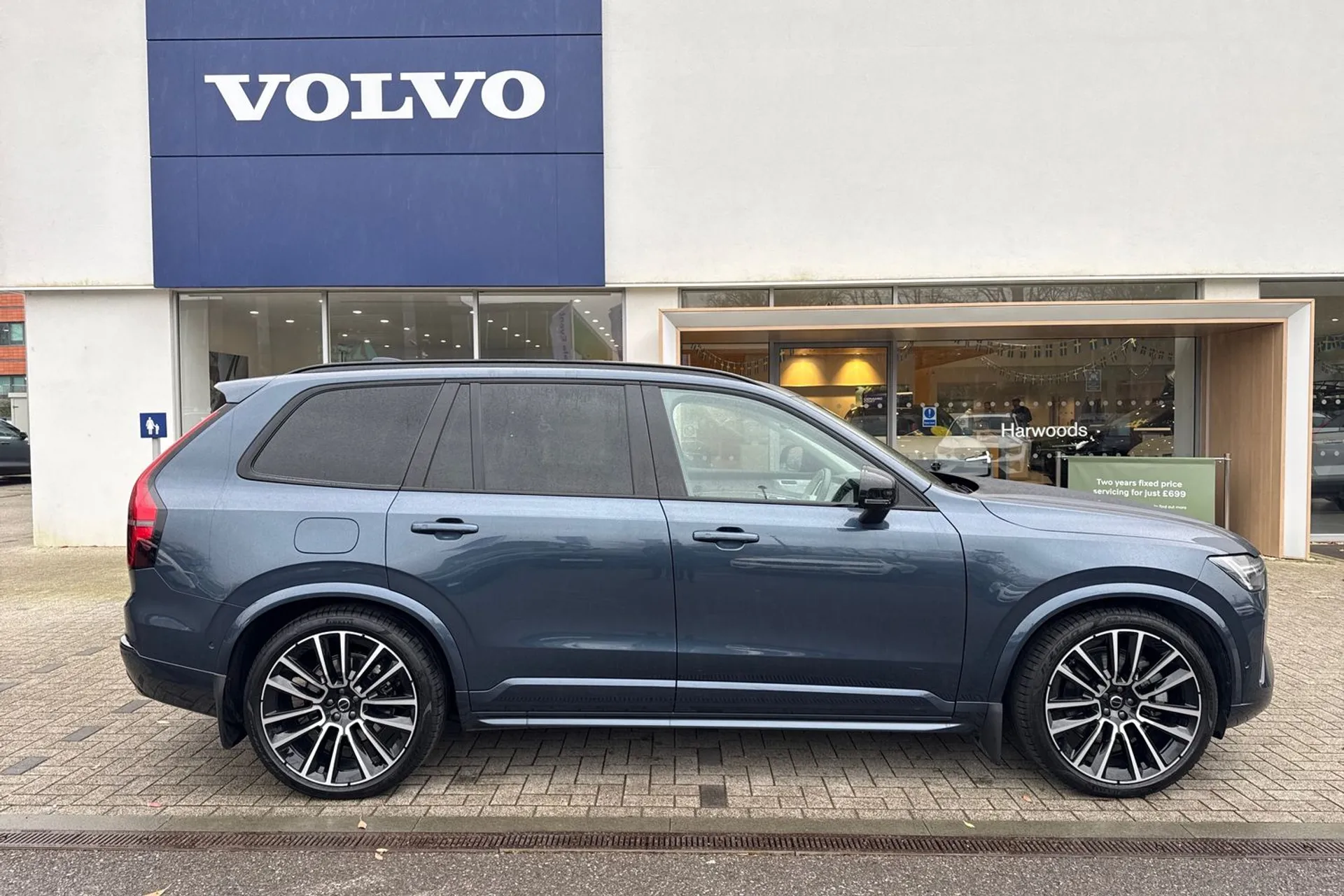 Volvo XC90 thumbnail image number 2