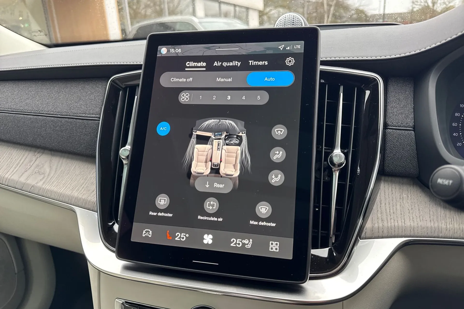 Volvo XC90 thumbnail image number 43