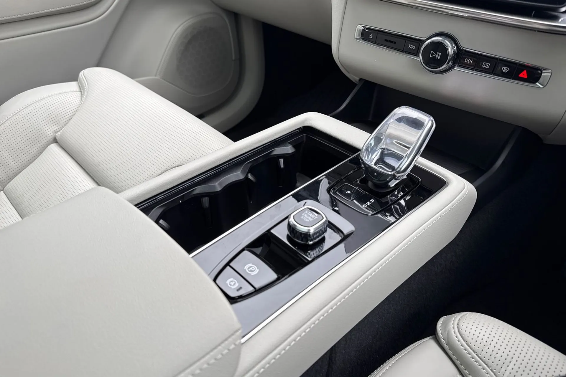 Volvo XC90 thumbnail image number 48