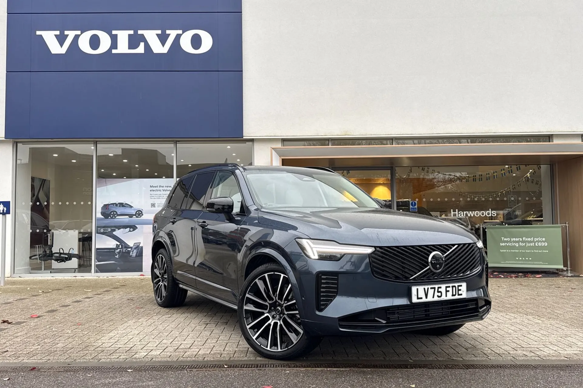 Volvo XC90 focused image