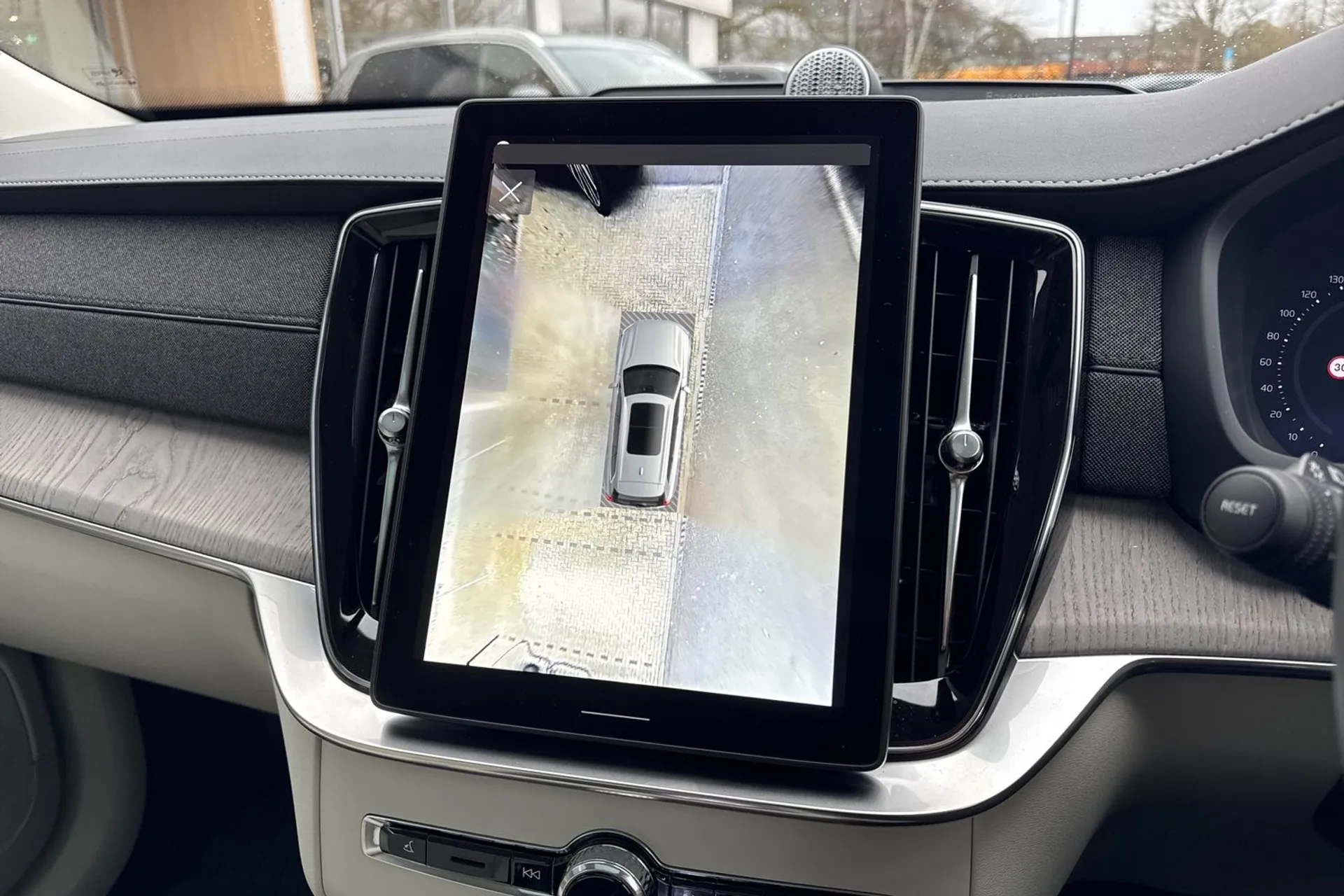 Volvo XC90 thumbnail image number 4