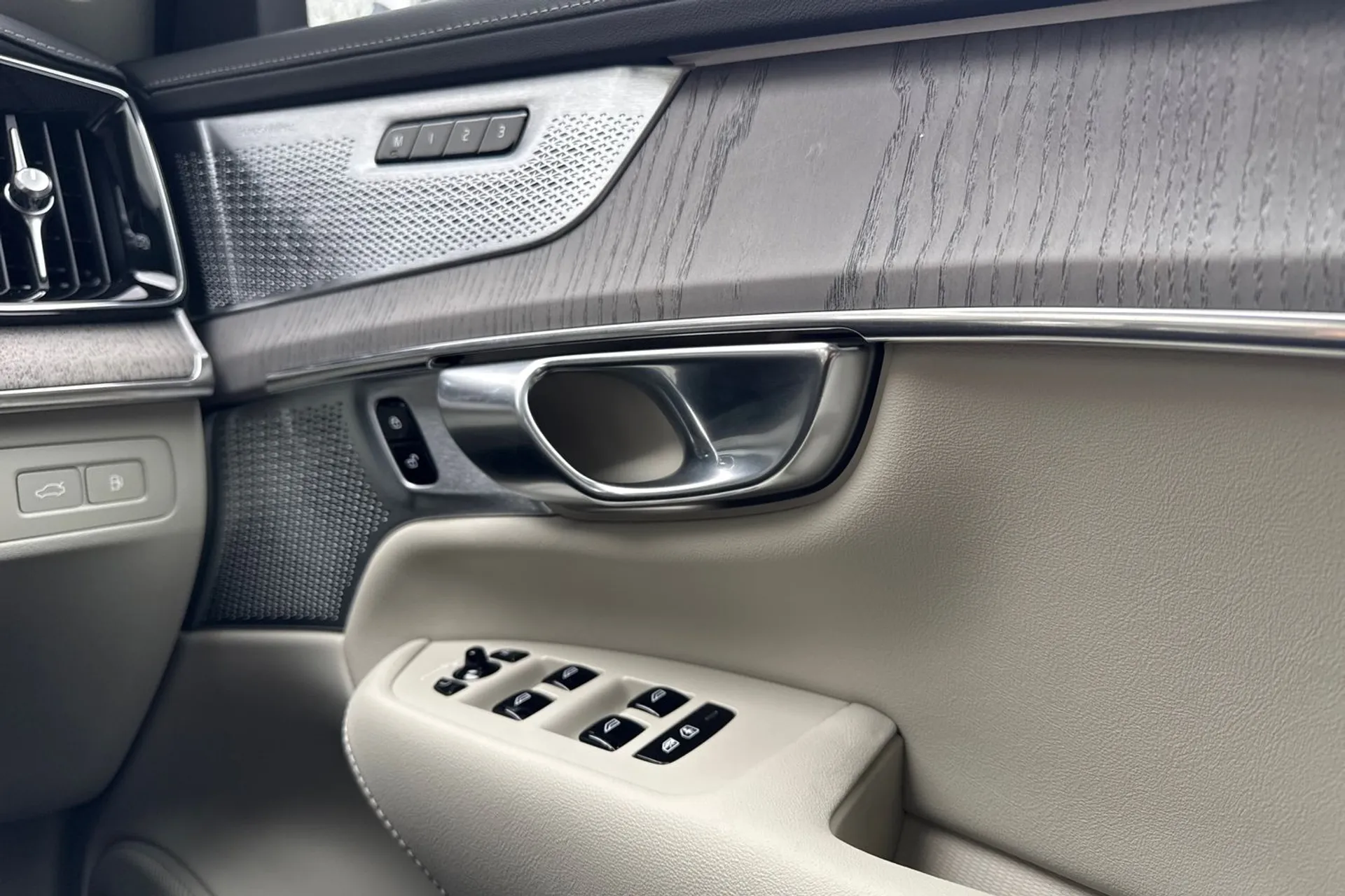 Volvo XC90 thumbnail image number 46