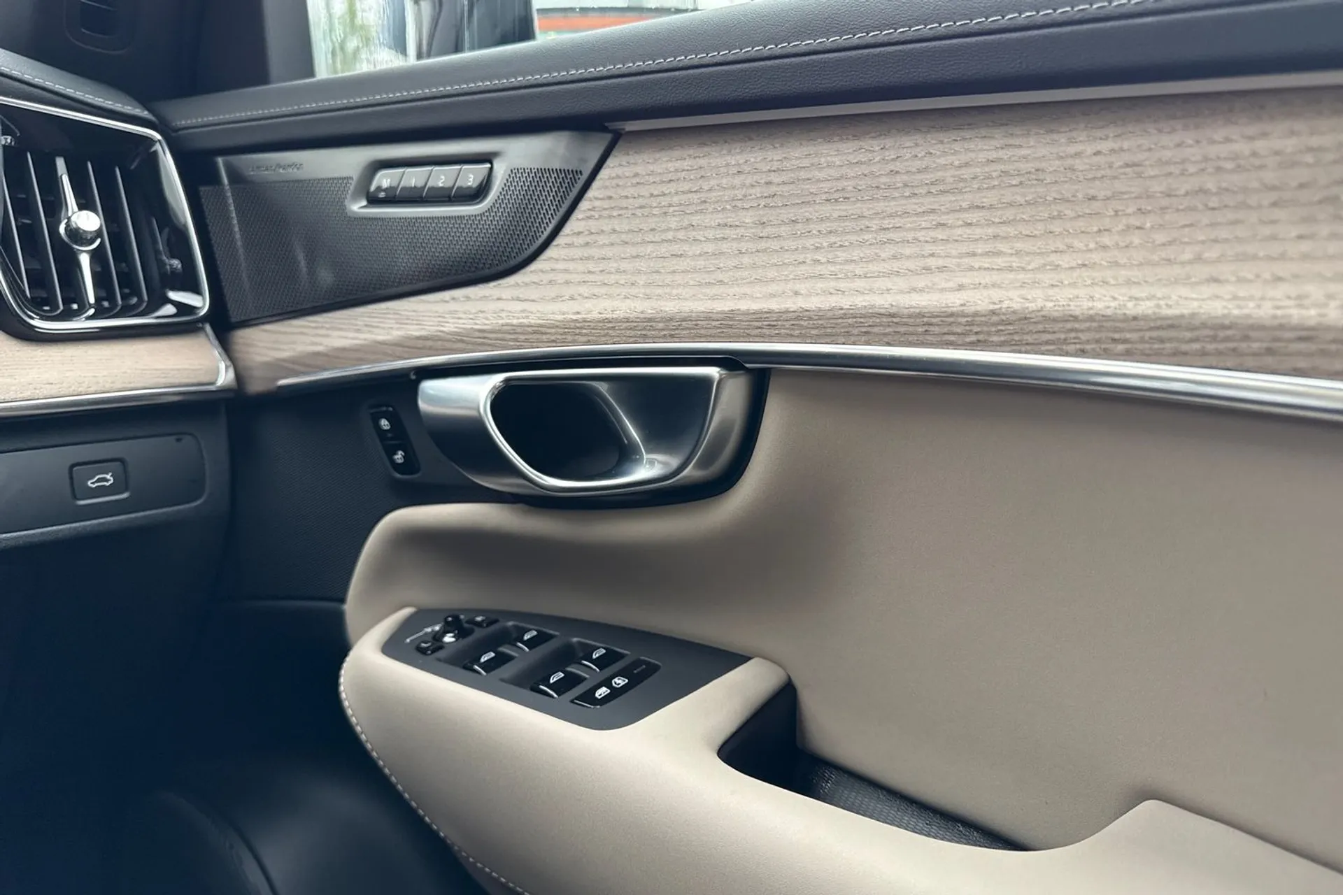 Volvo XC90 thumbnail image number 46