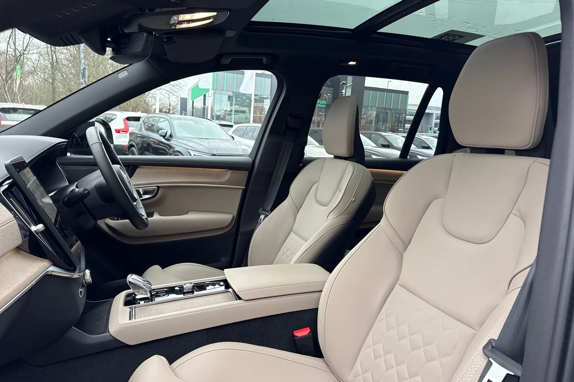 Volvo XC90 thumbnail image number 32