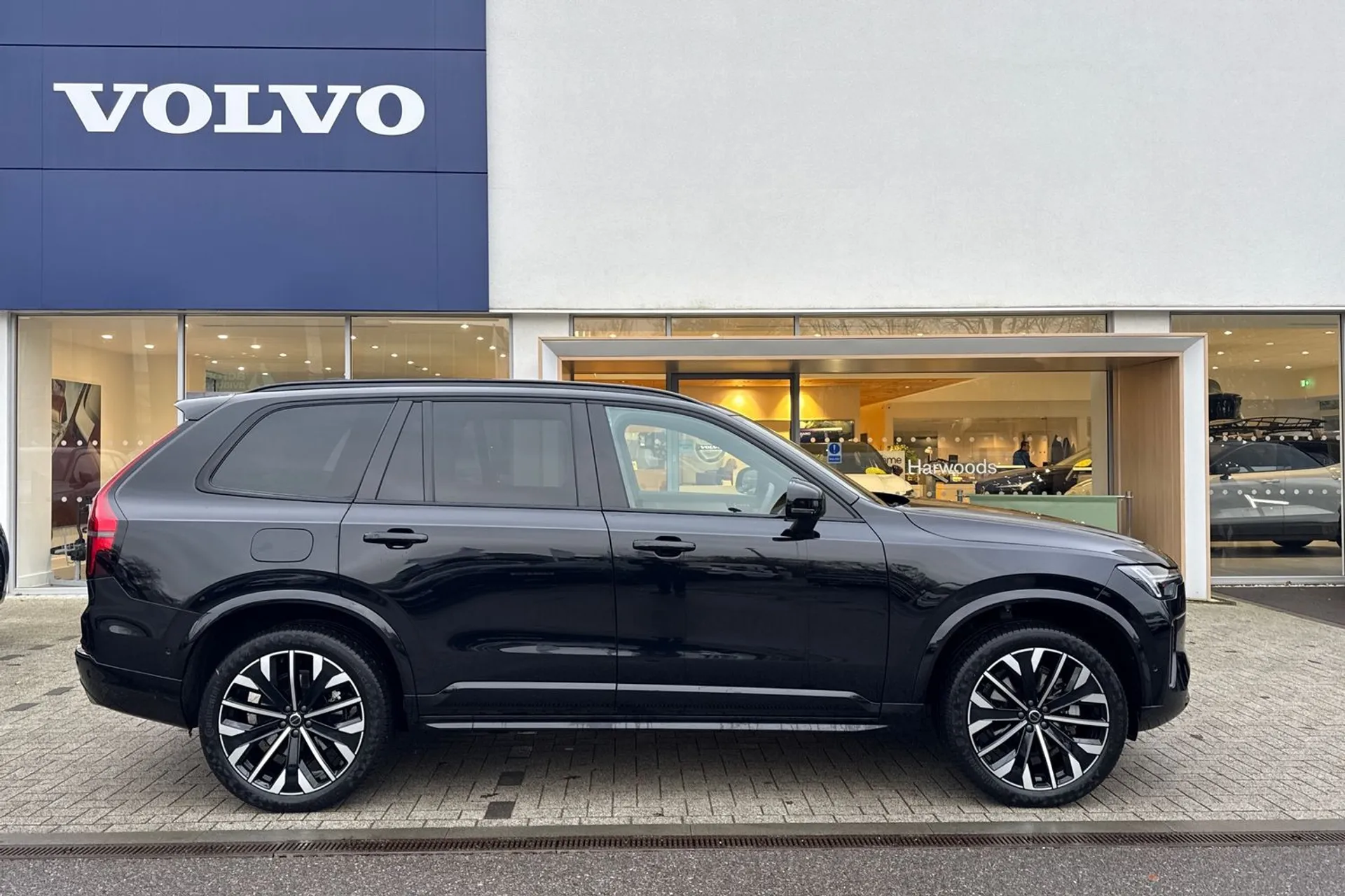 Volvo XC90 thumbnail image number 2