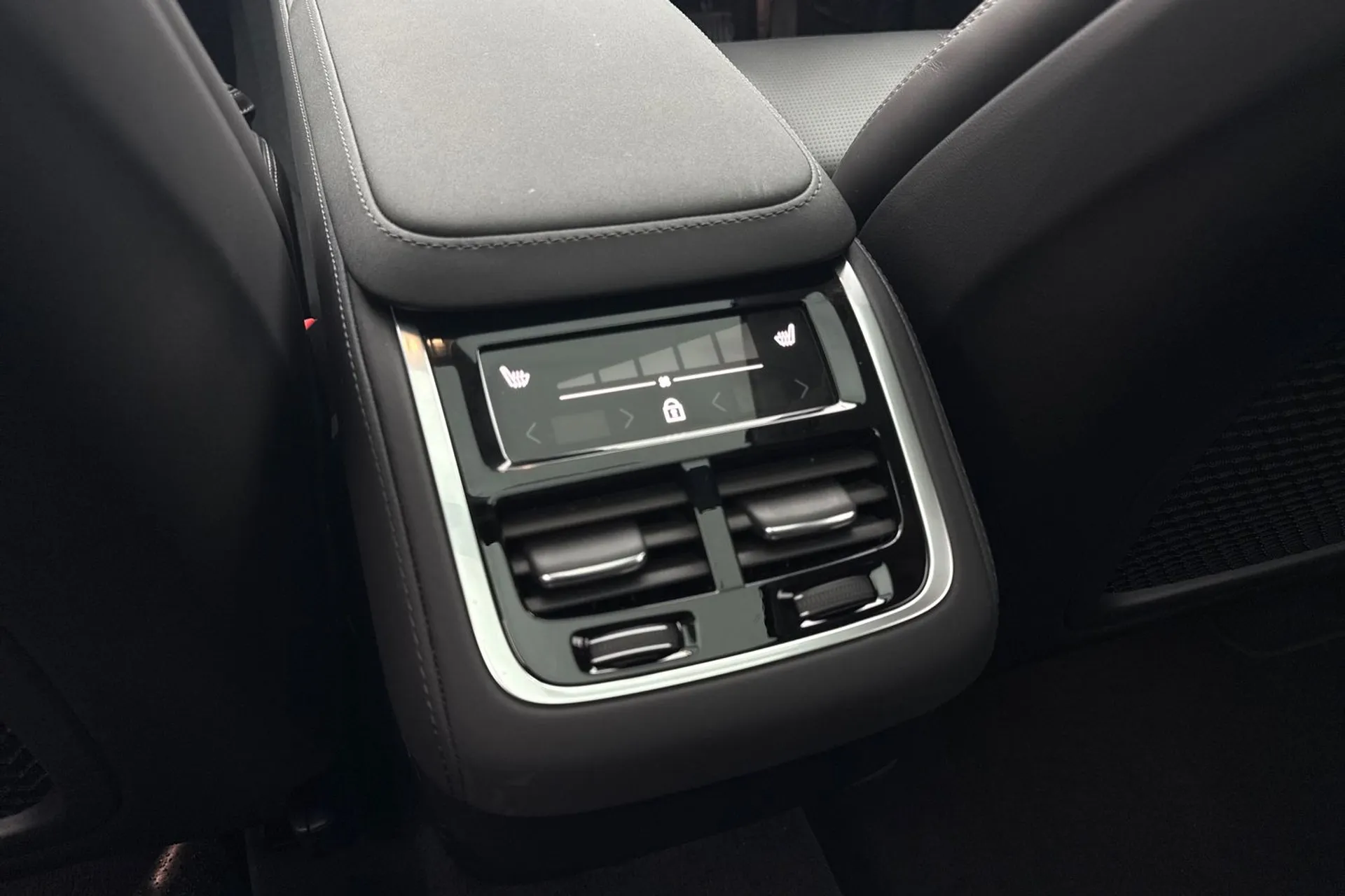 Volvo XC90 thumbnail image number 35