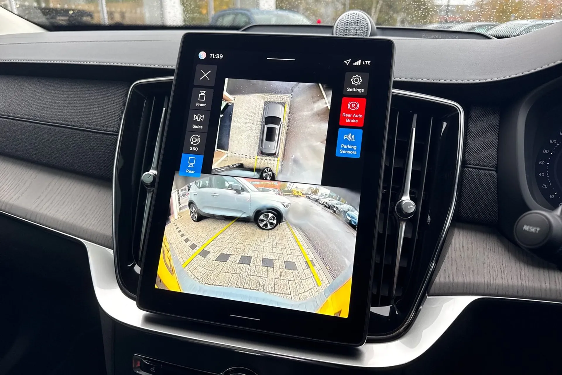 Volvo XC90 thumbnail image number 4