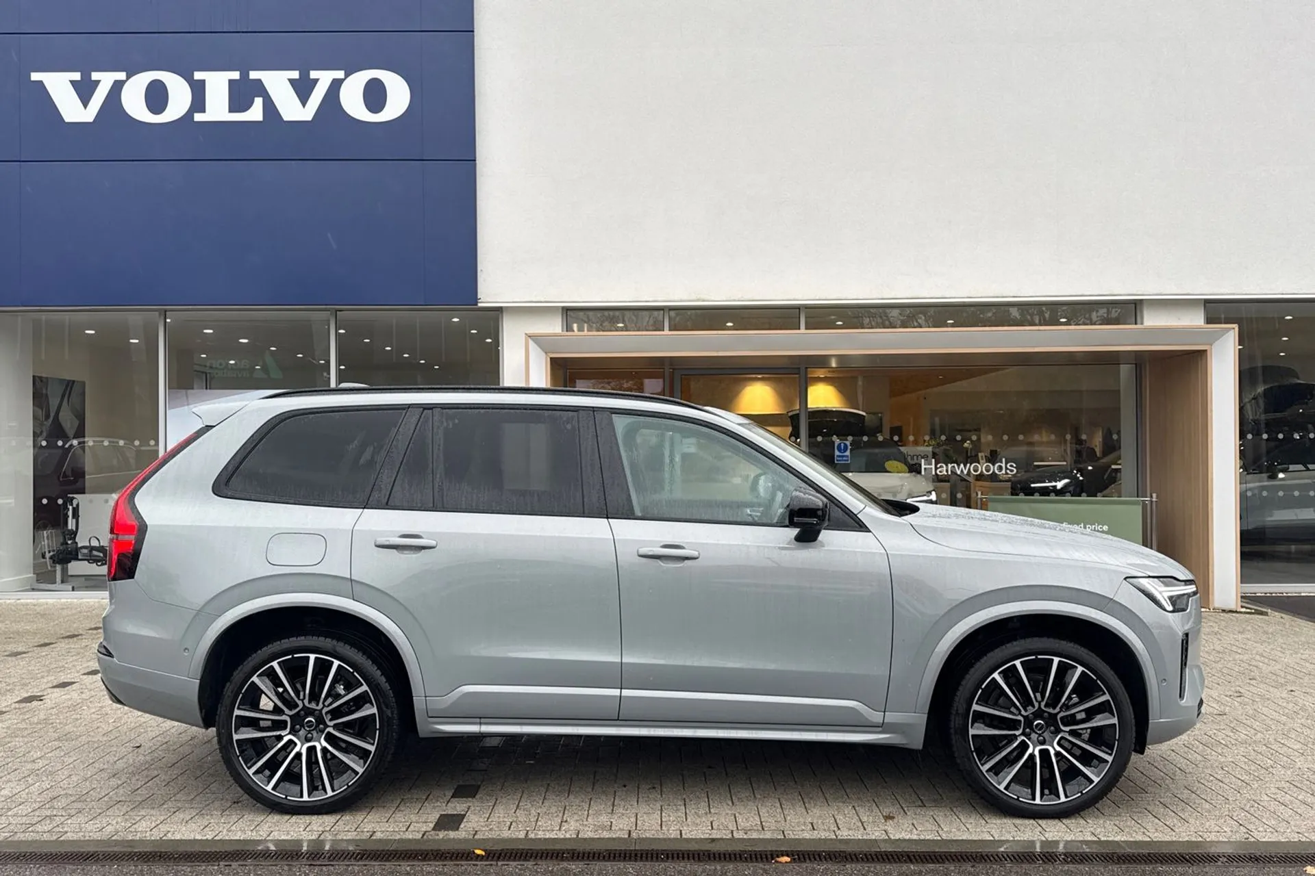 Volvo XC90 thumbnail image number 2