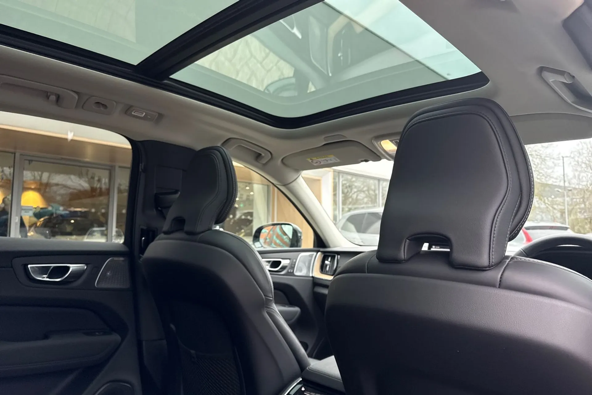 Volvo XC60 thumbnail image number 24