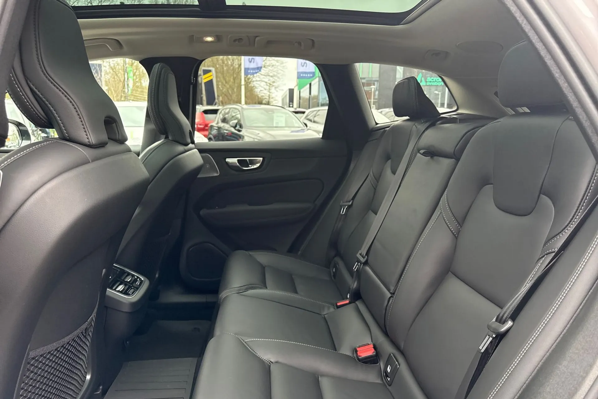 Volvo XC60 thumbnail image number 30