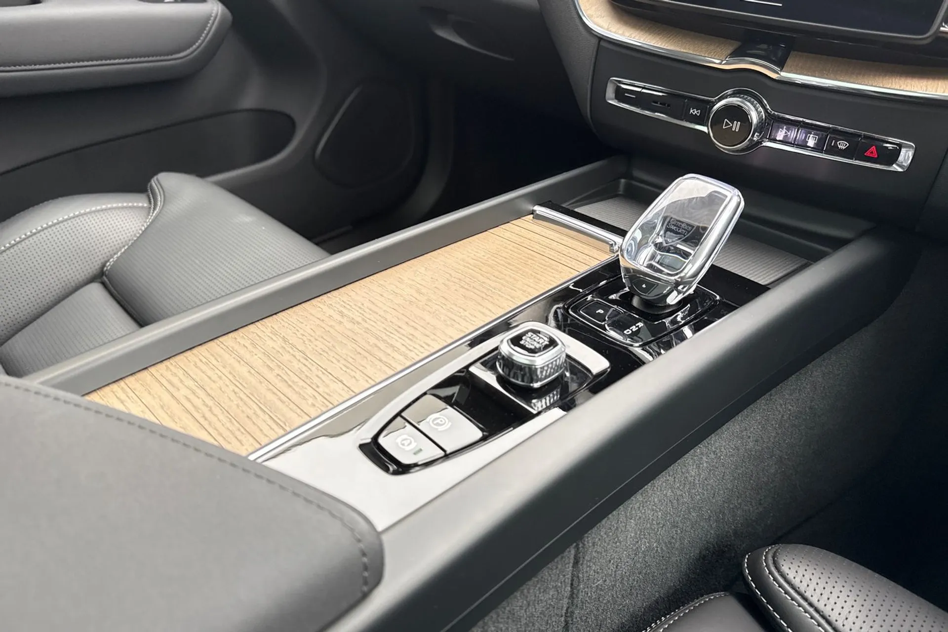 Volvo XC60 thumbnail image number 43