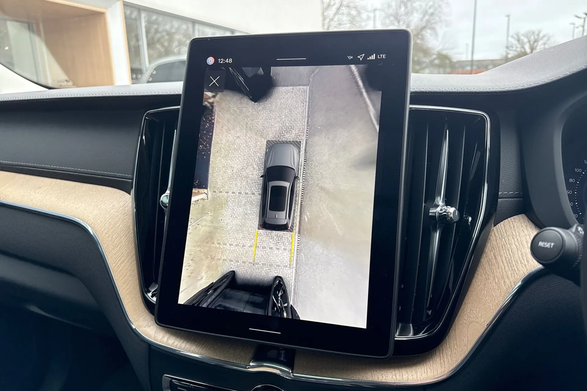 Volvo XC60 thumbnail image number 4