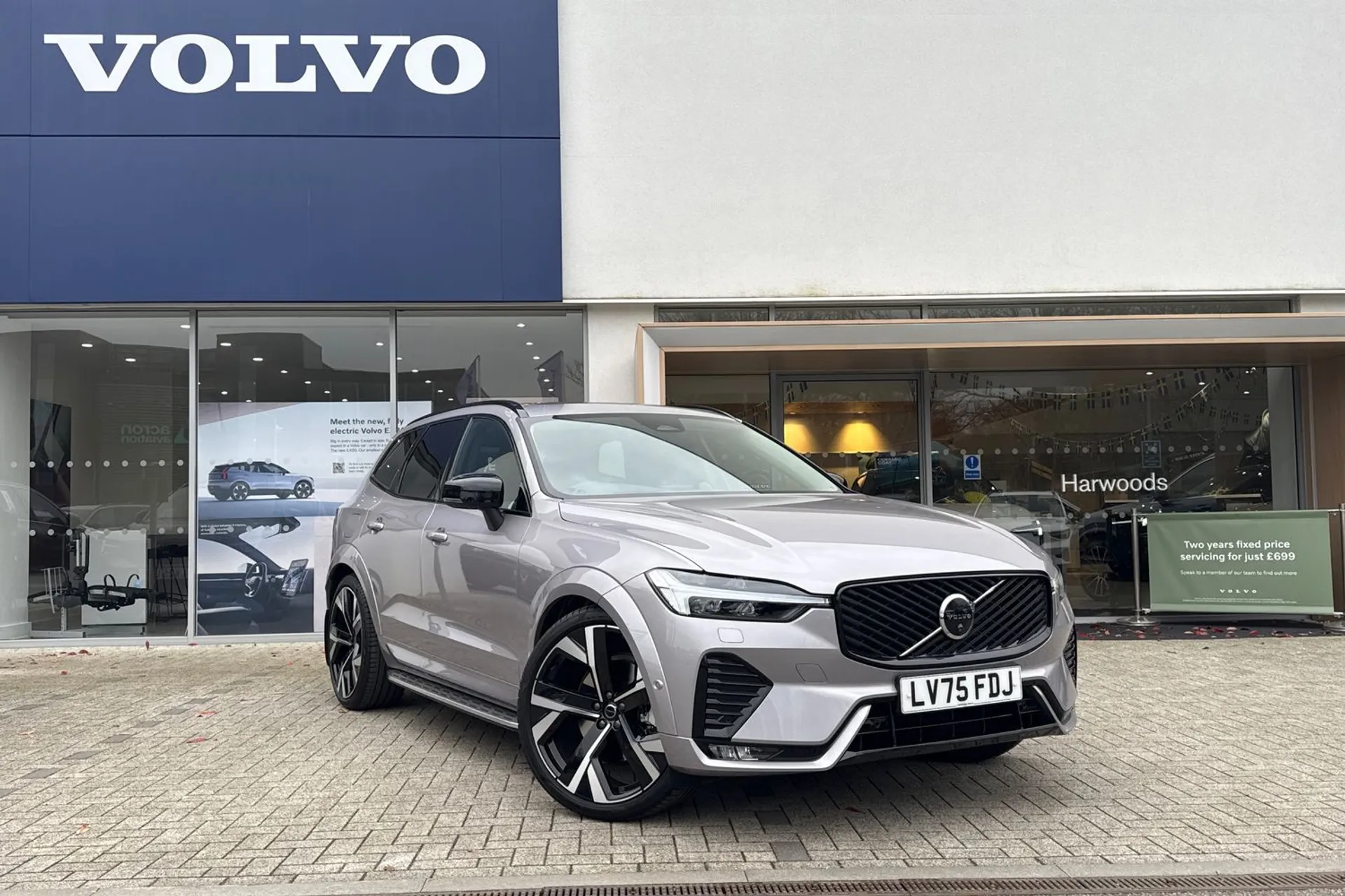Volvo XC60 focused image