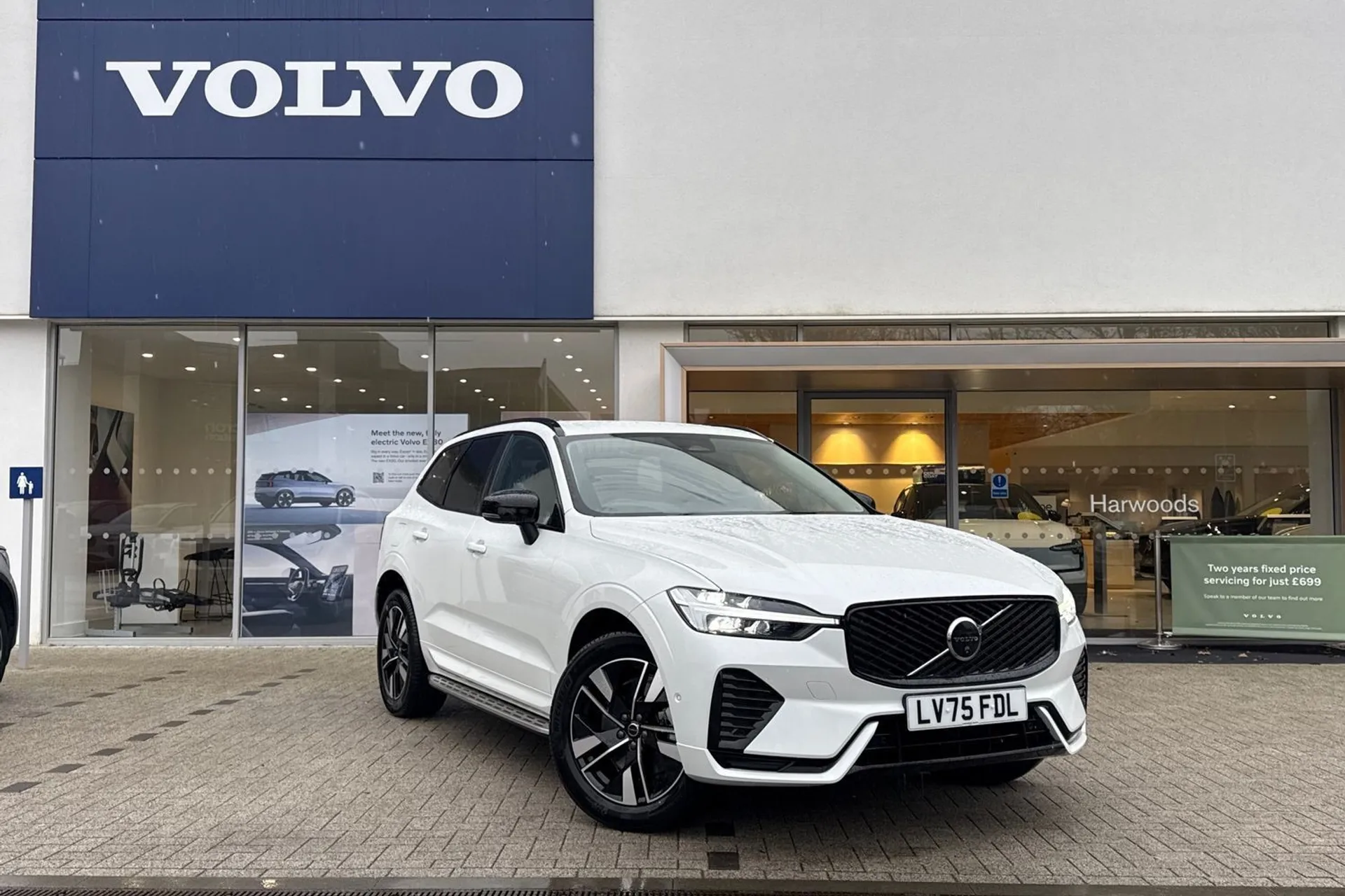 Volvo XC60 focused image