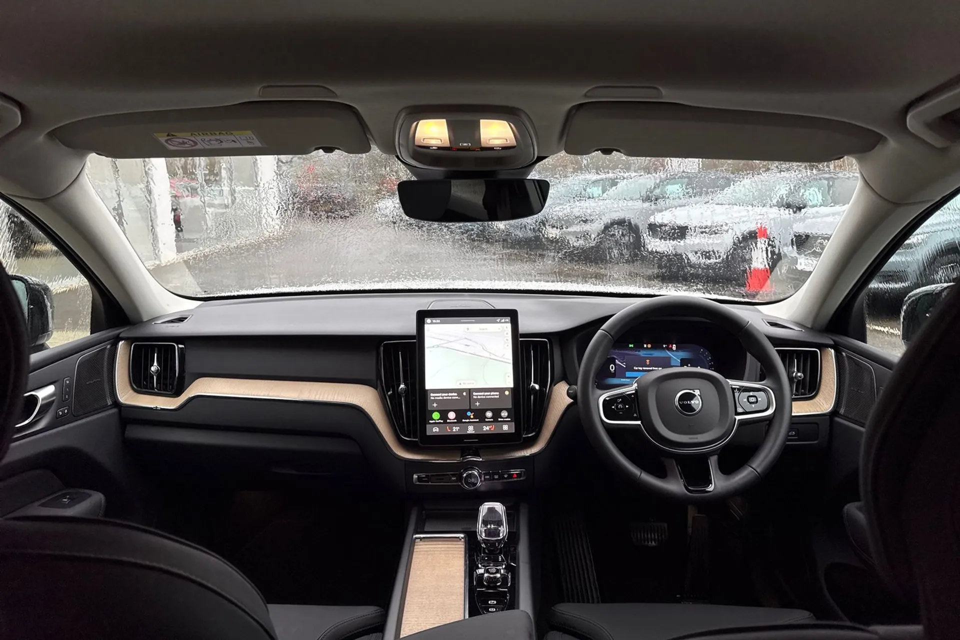 Volvo XC60 thumbnail image number 3