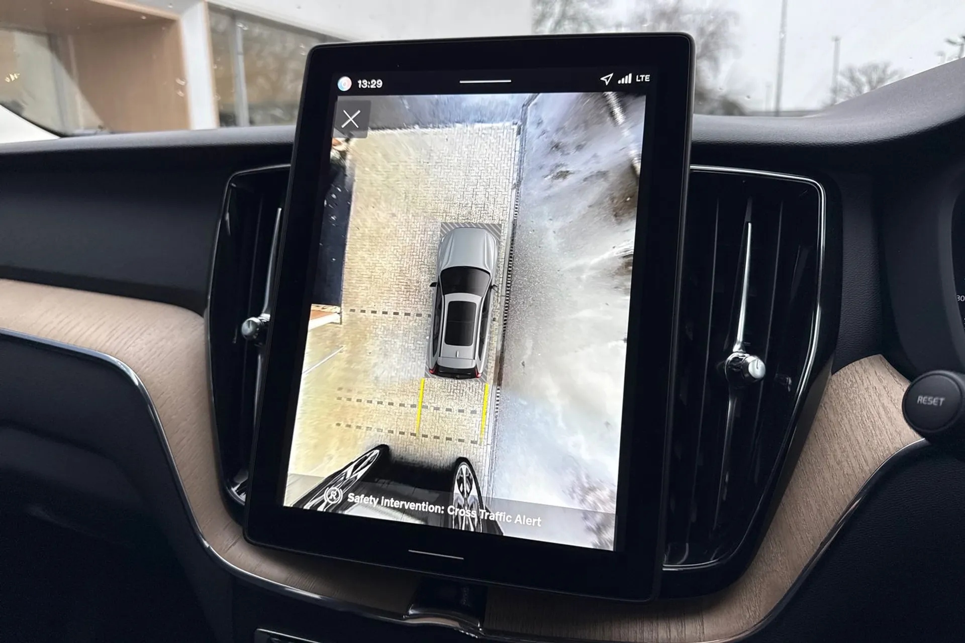 Volvo XC60 thumbnail image number 4