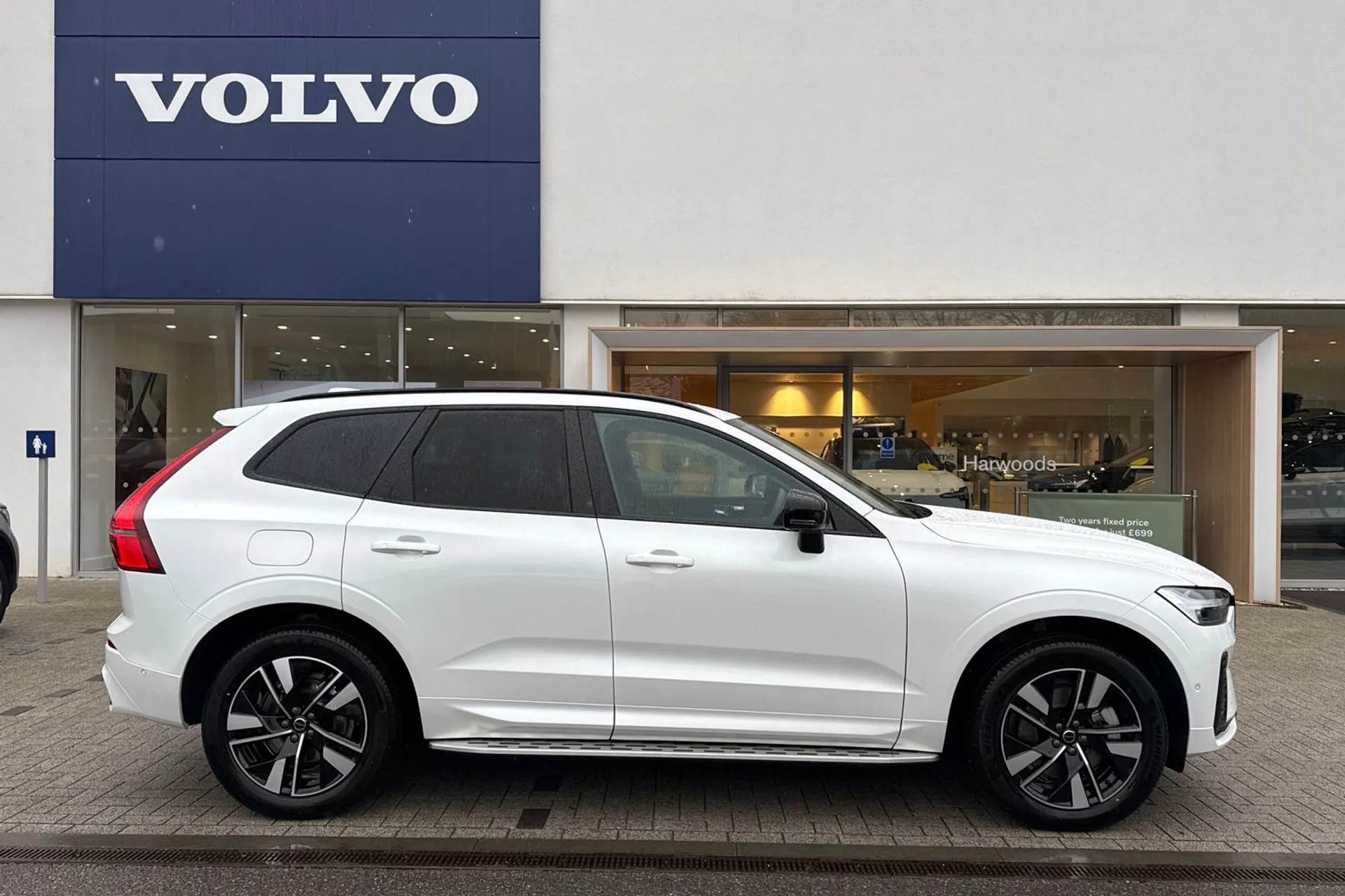 Volvo XC60 thumbnail image number 2