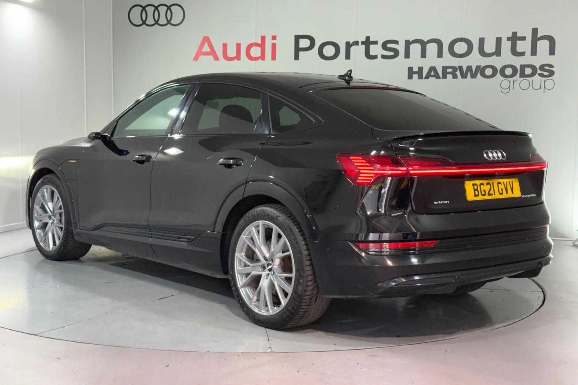 Audi e-tron thumbnail image number 8