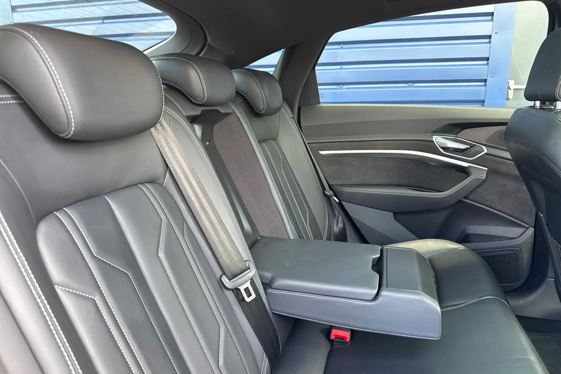 Audi e-tron thumbnail image number 24