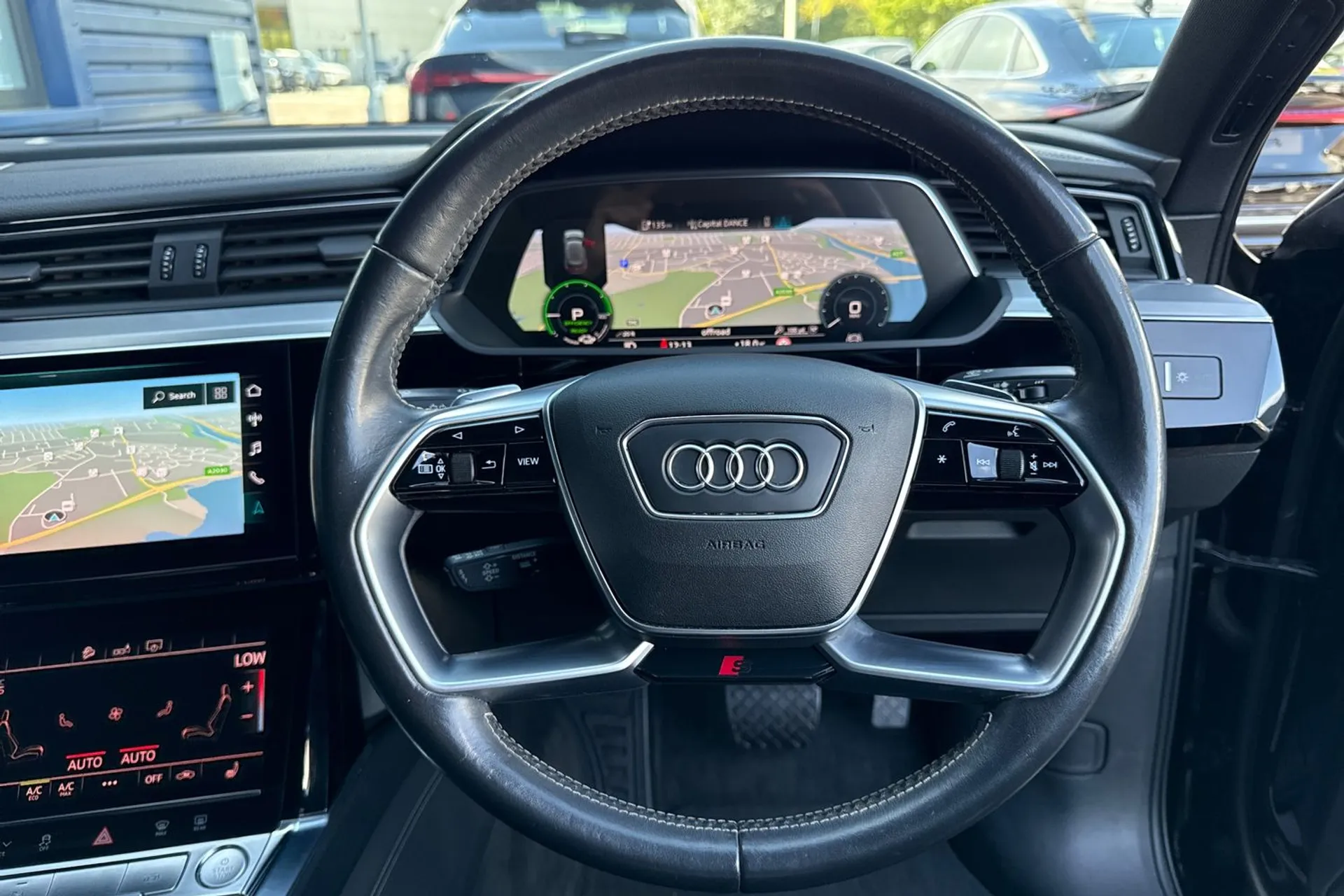 Audi e-tron thumbnail image number 42