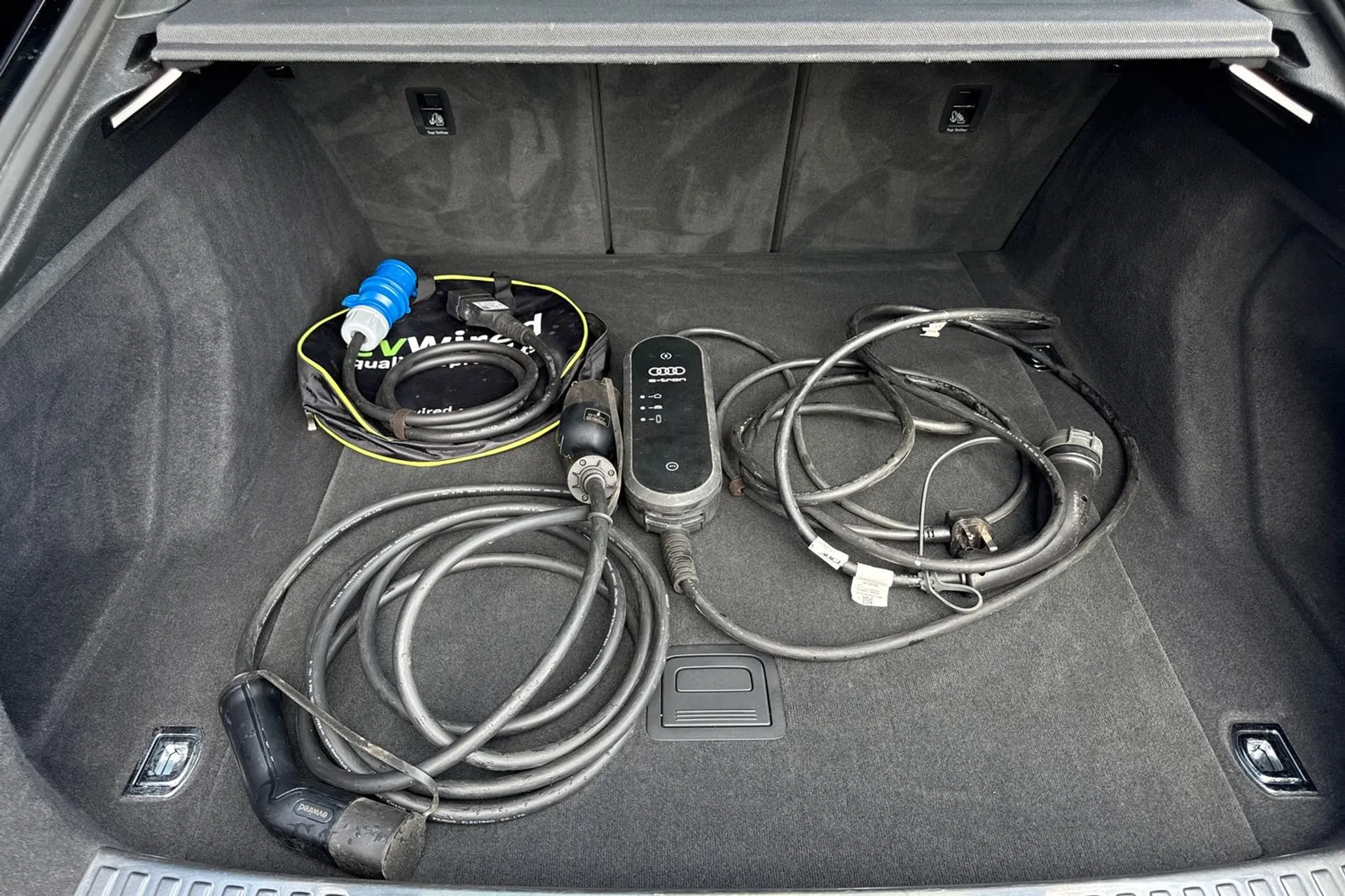 Audi e-tron thumbnail image number 16