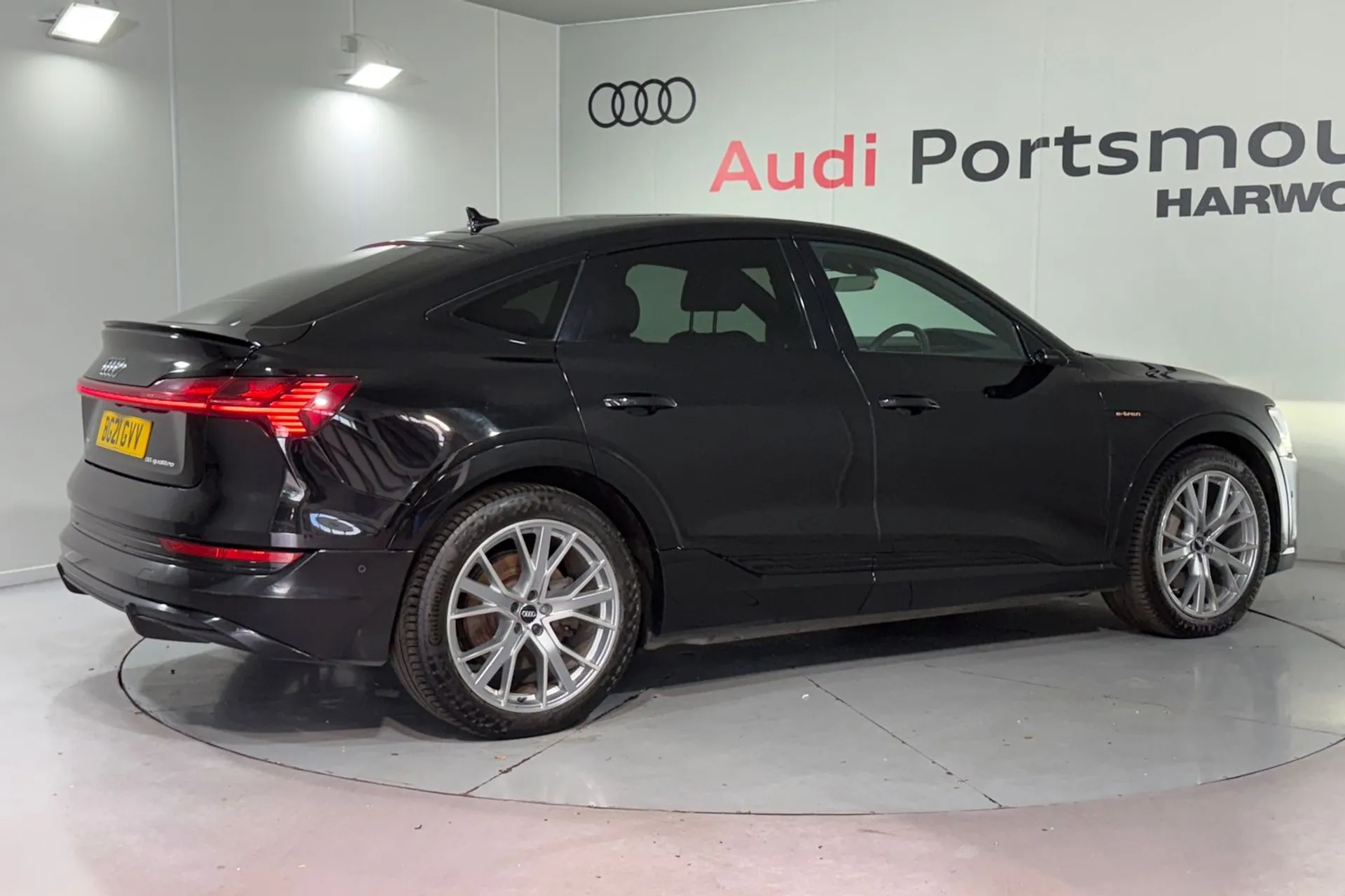 Audi e-tron thumbnail image number 11