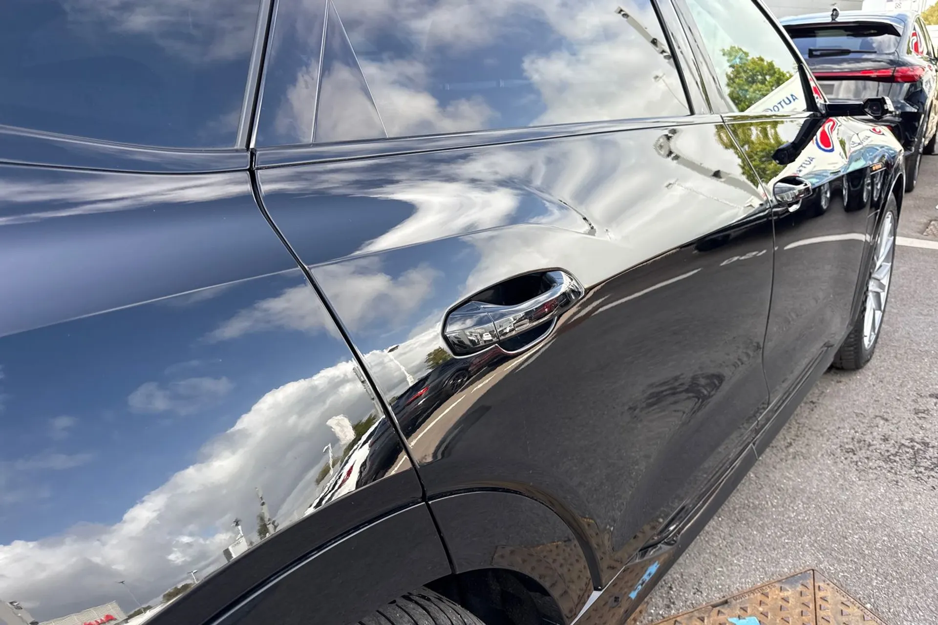 Audi e-tron thumbnail image number 15