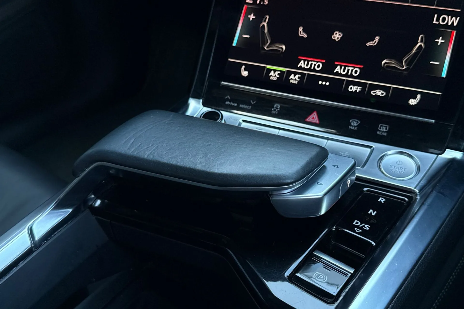 Audi e-tron thumbnail image number 51