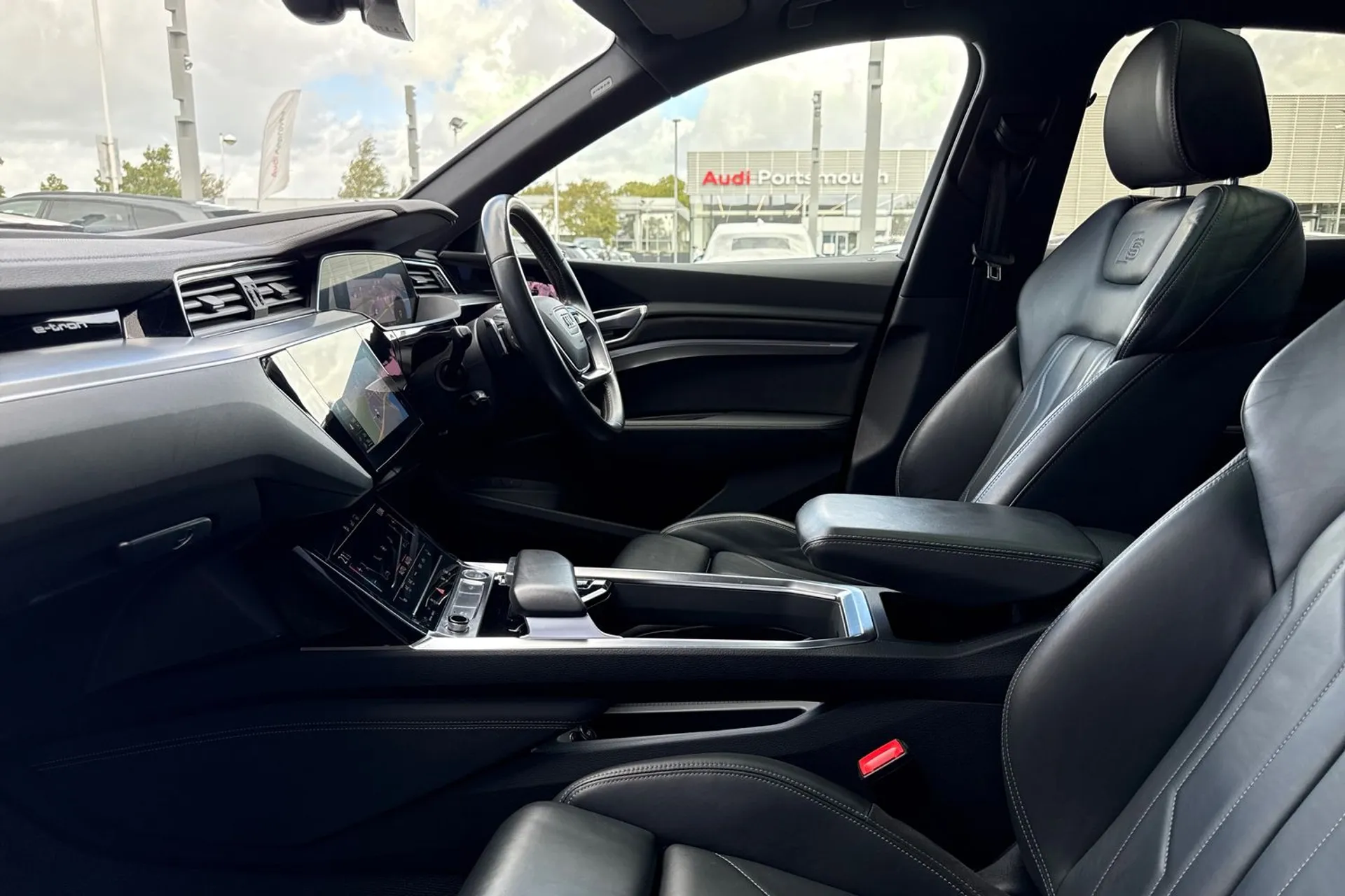 Audi e-tron thumbnail image number 33