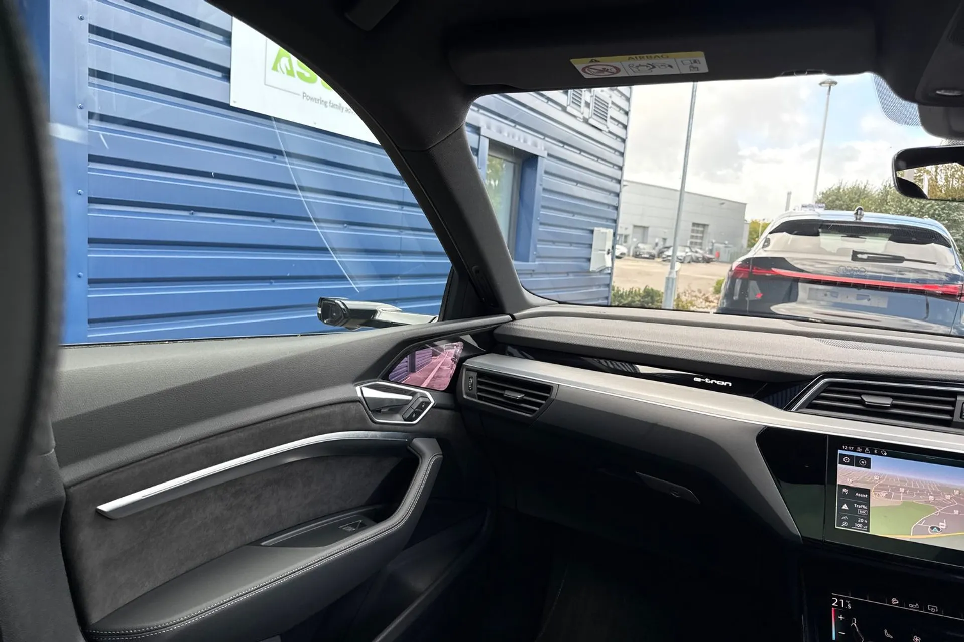 Audi e-tron thumbnail image number 40