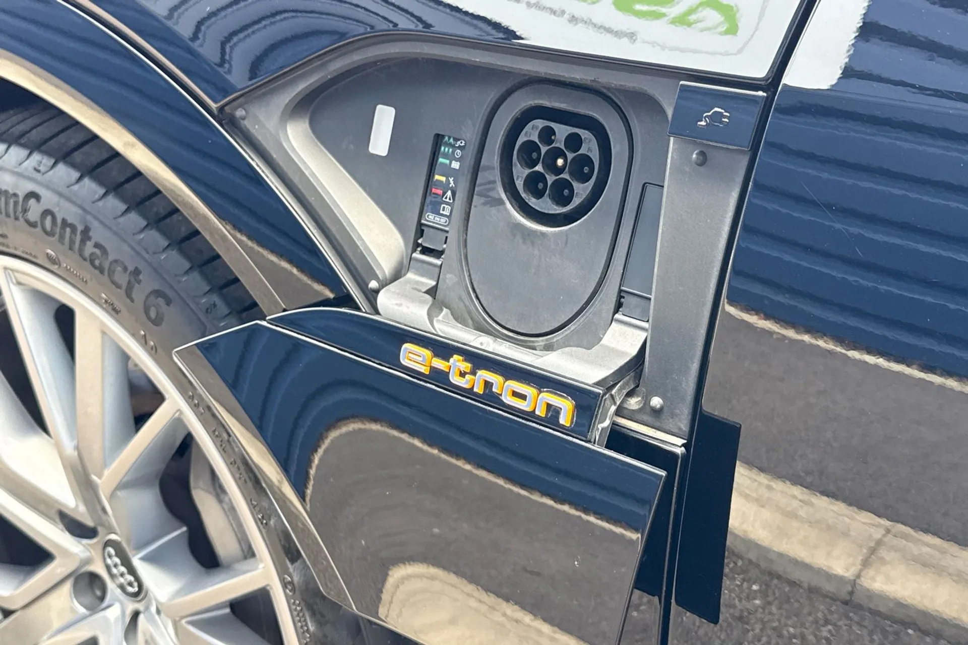 Audi e-tron thumbnail image number 17