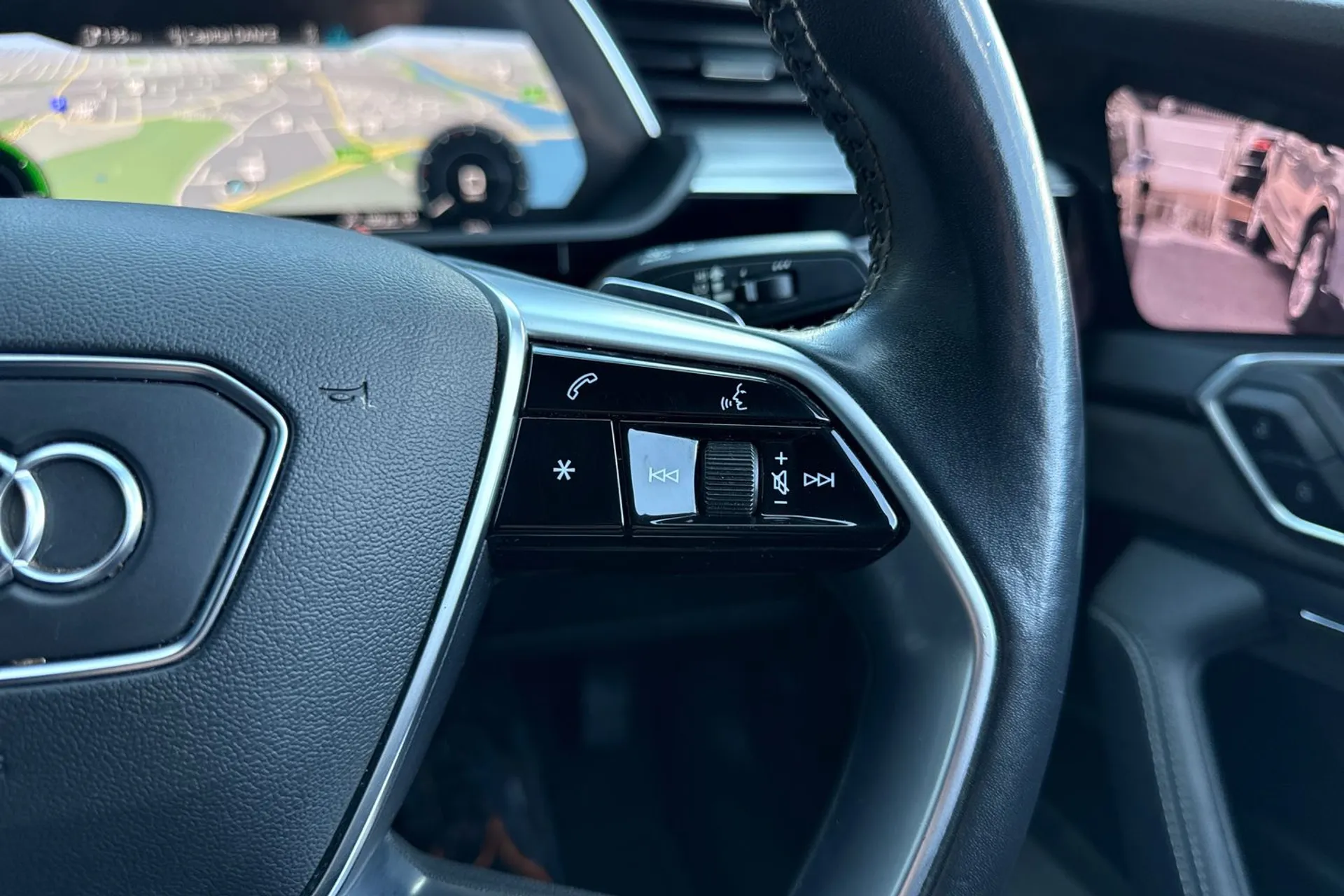 Audi e-tron thumbnail image number 45