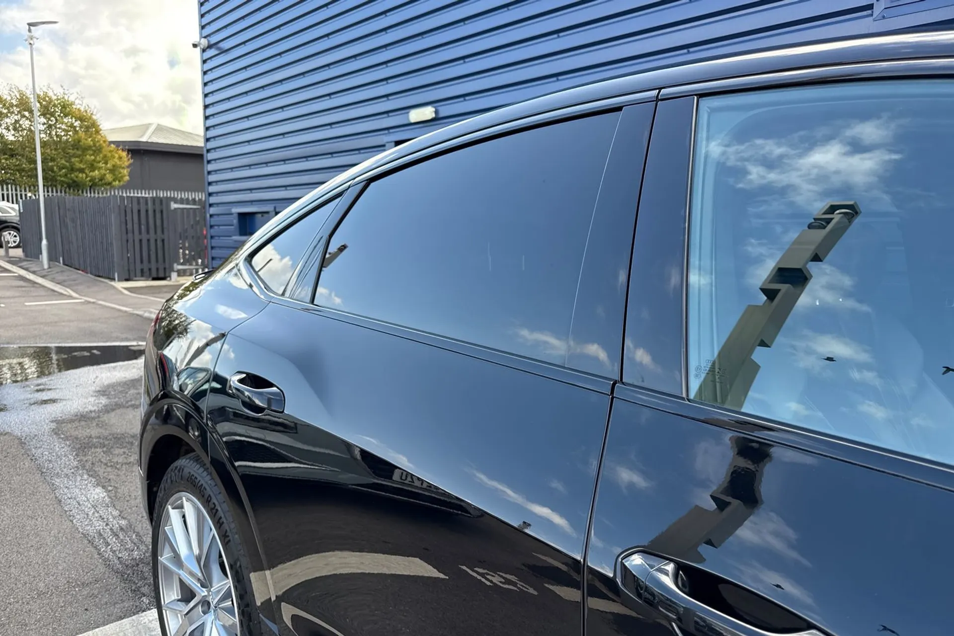 Audi e-tron thumbnail image number 13