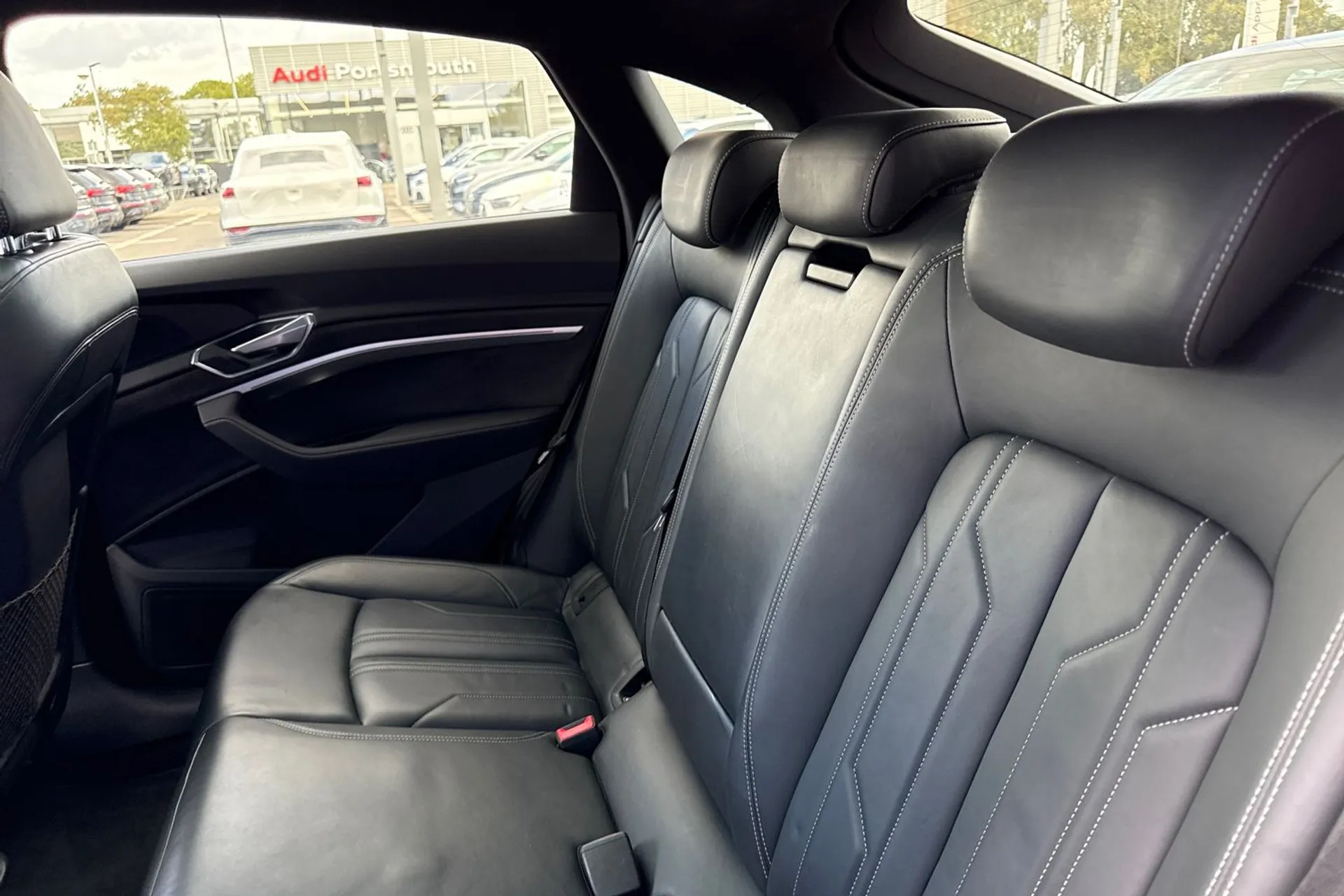 Audi e-tron thumbnail image number 36