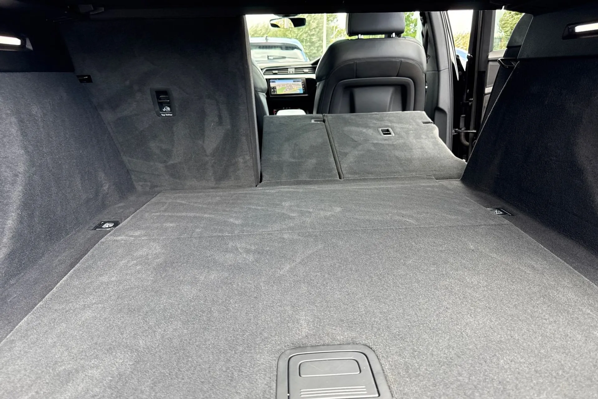 Audi e-tron thumbnail image number 22