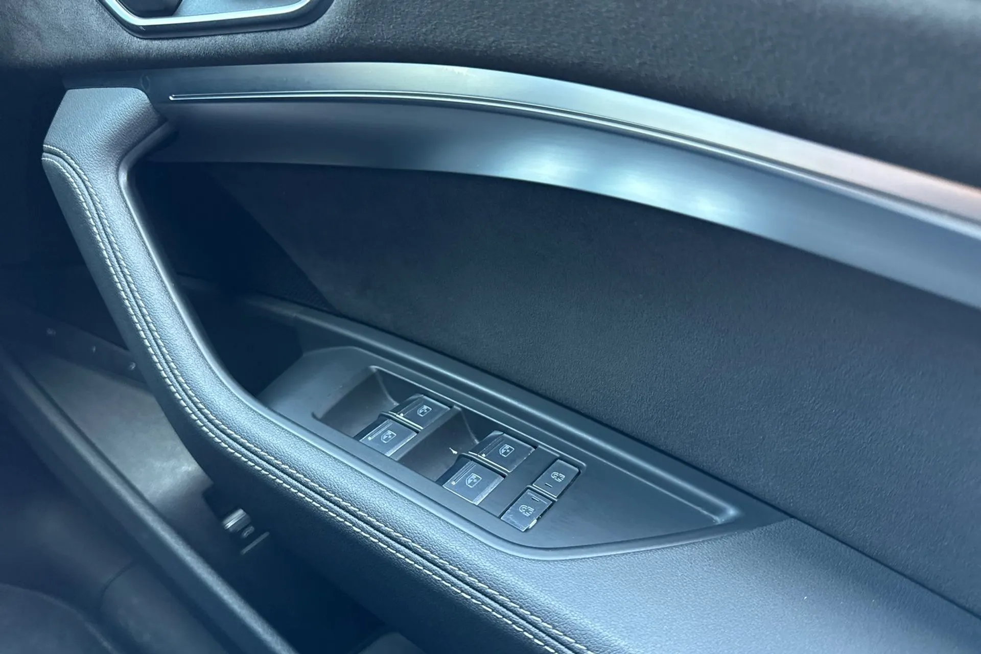 Audi e-tron thumbnail image number 46