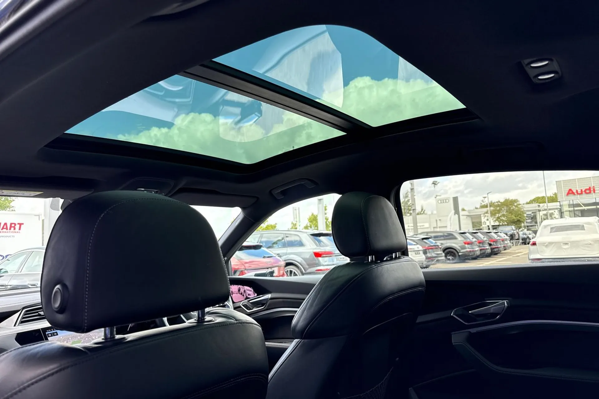 Audi e-tron thumbnail image number 4