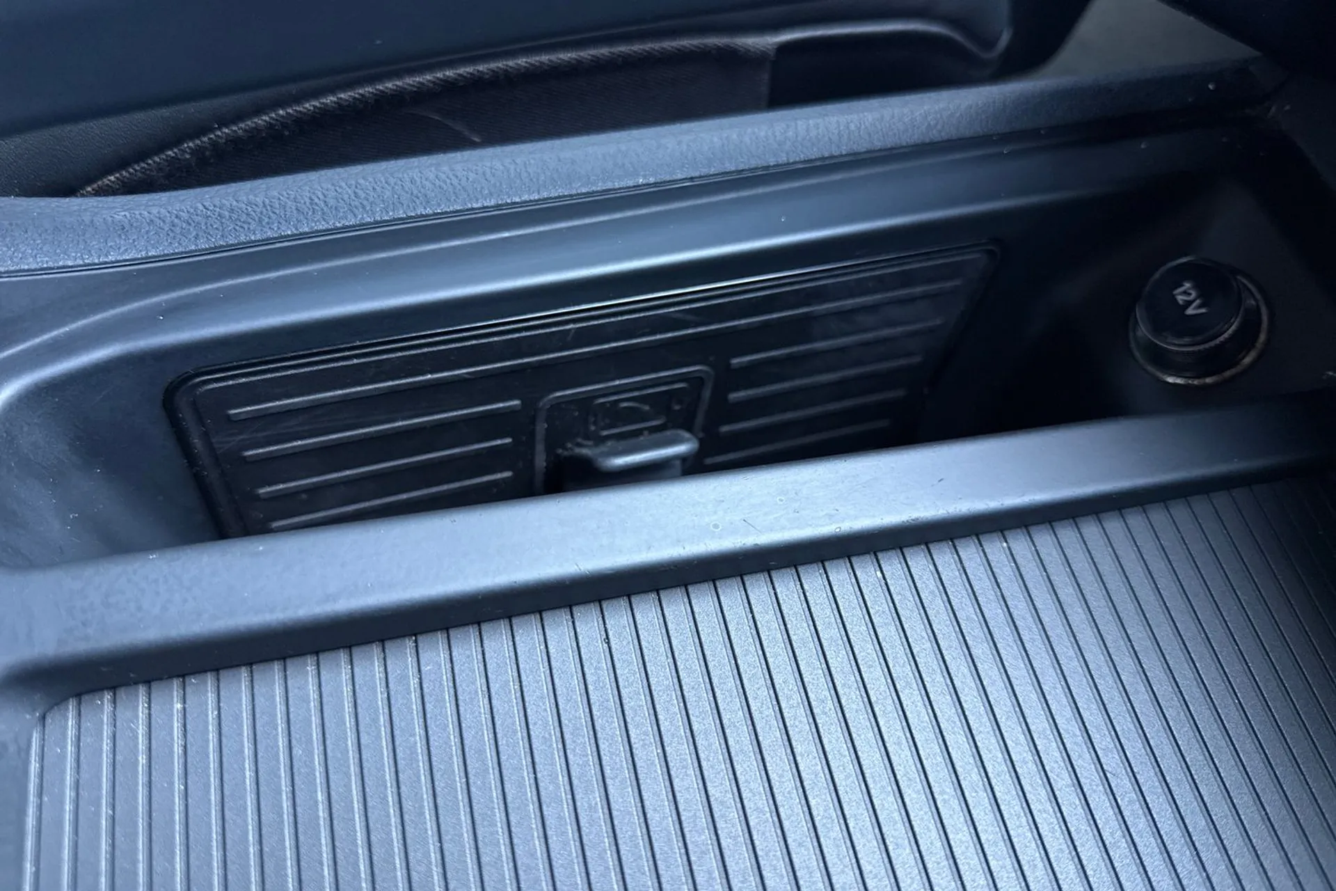 Audi e-tron thumbnail image number 52